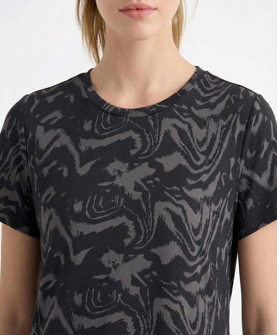 Polera deportiva mujer abstracto black