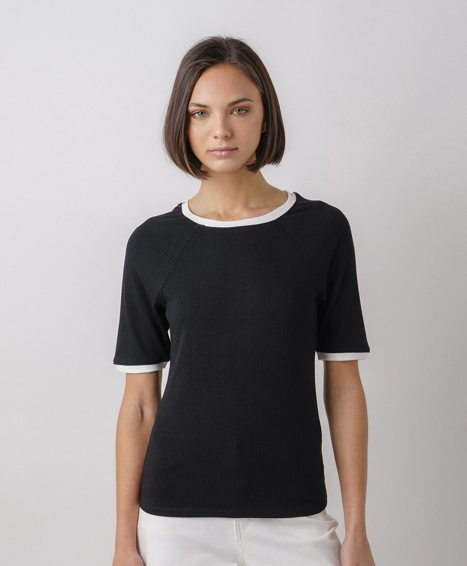 Polera mujer canal&eacute; contraste negra