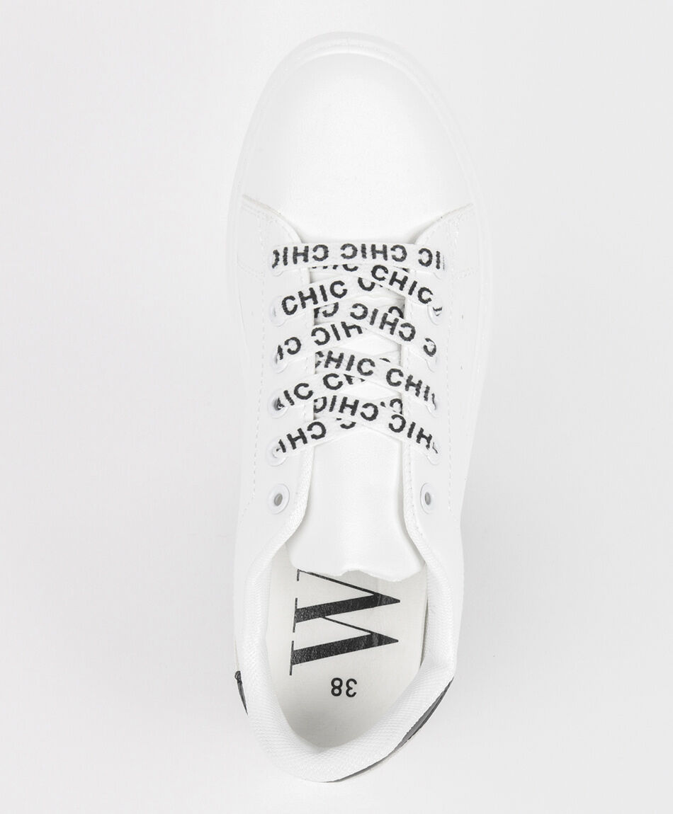 Zapatilla mujer cord&oacute;n texto