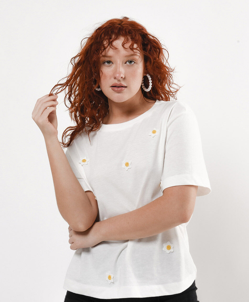 Polera mujer margaritas bordadas