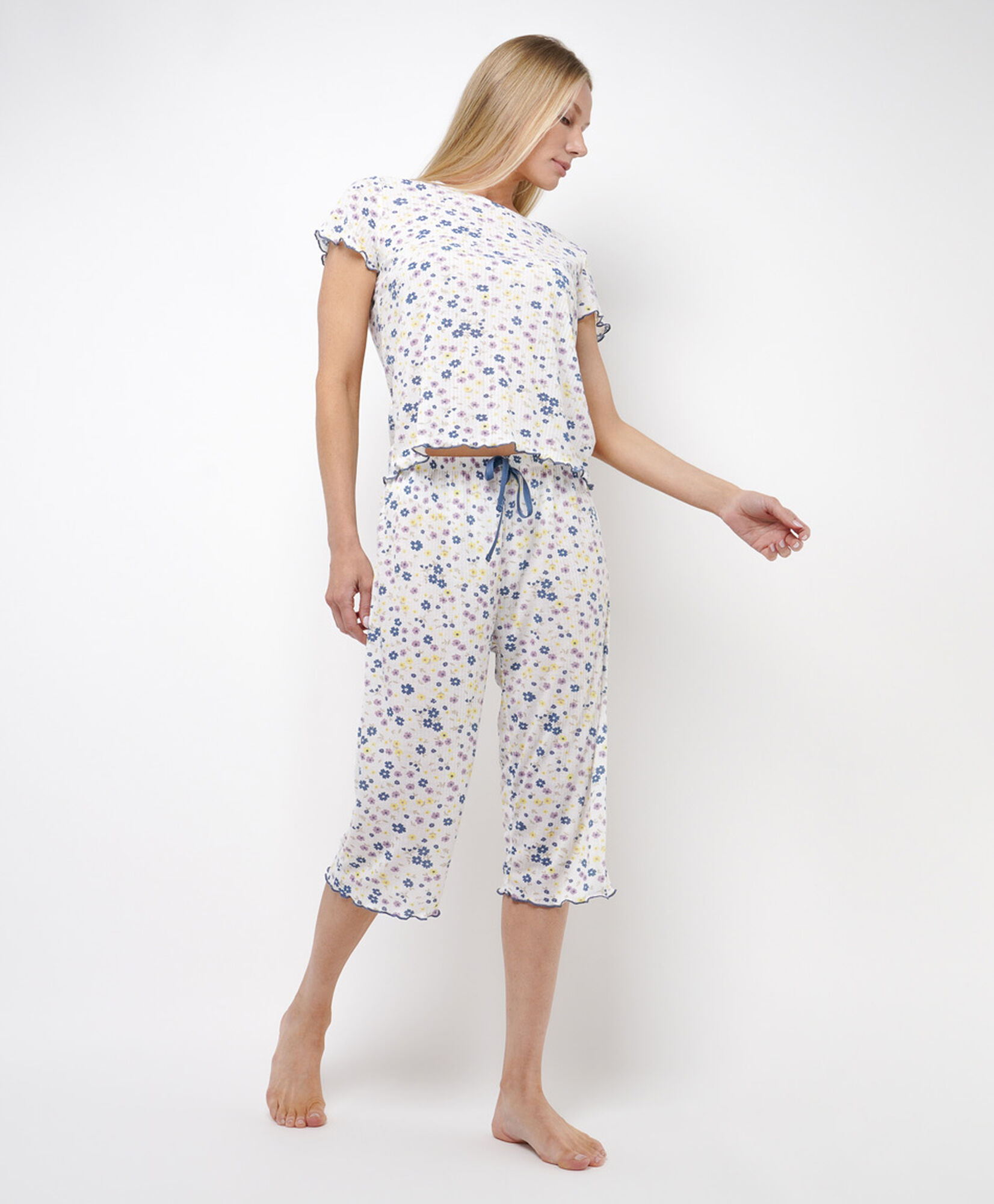 Pijama mujer capri flores colores Pijama mujer capri flores colores