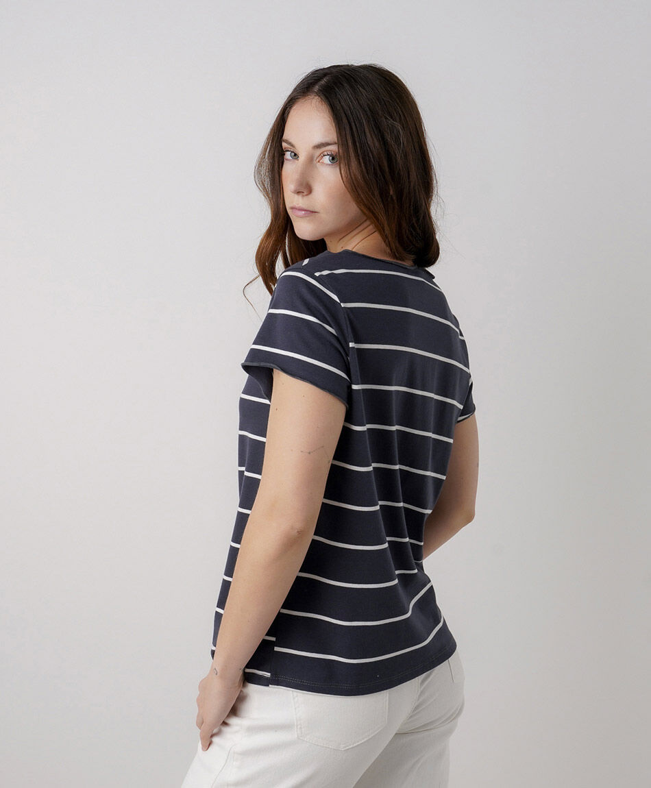 Polera mujer l&iacute;neas cuello v