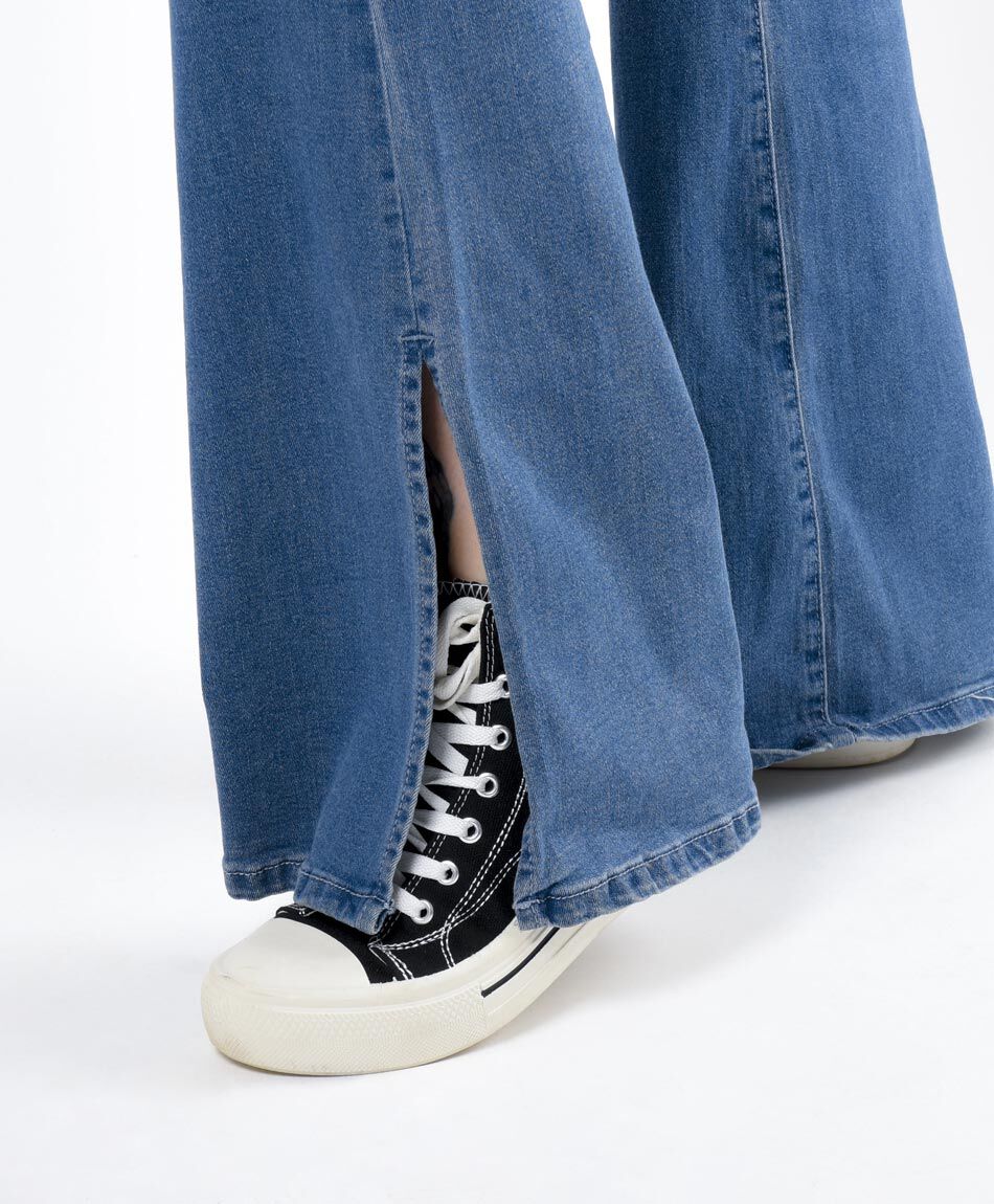 Pantal&oacute;n mujer denim tiro alto flare