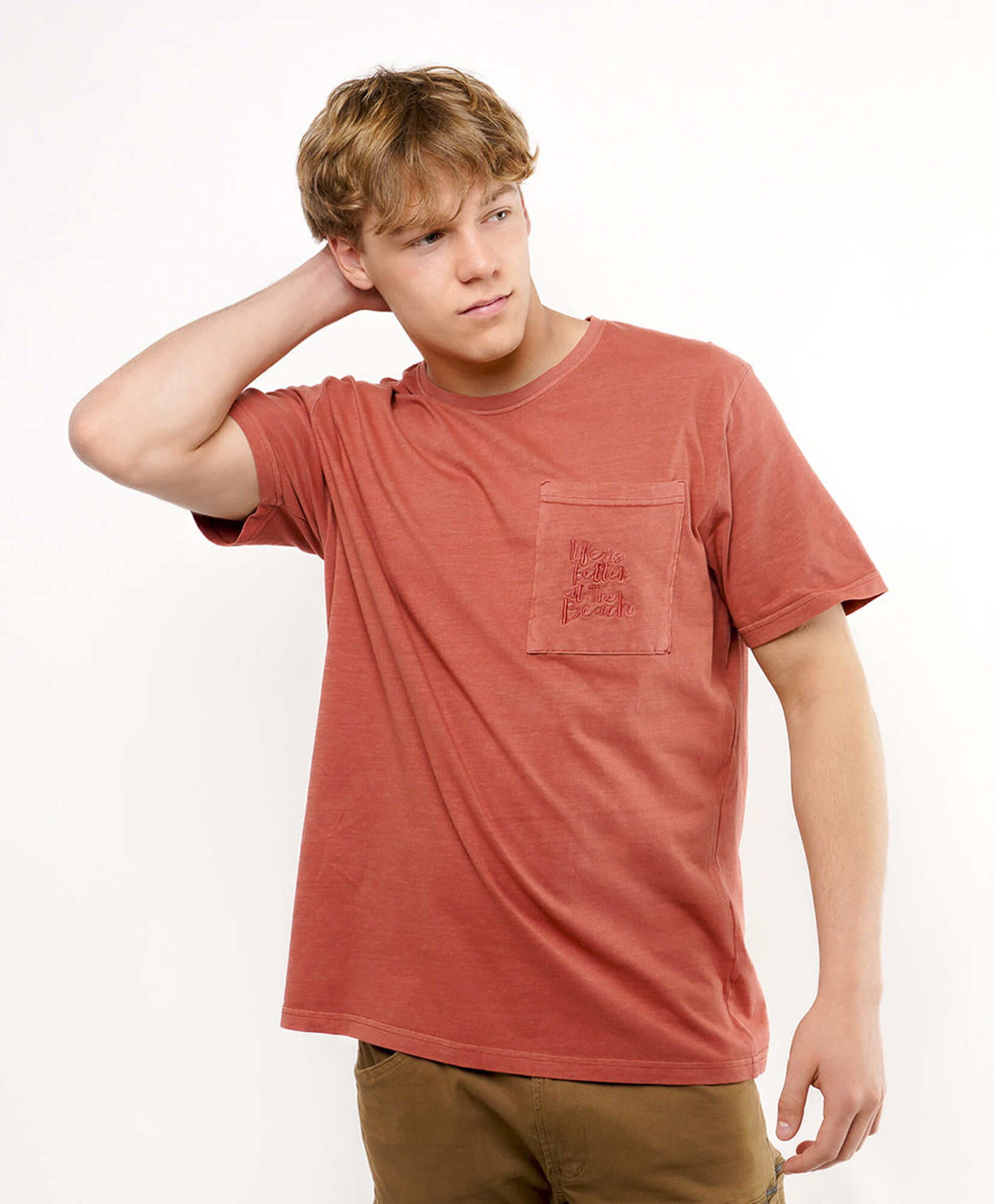 Polera hombre bolsillo bordado life it's better Polera hombre bolsillo bordado life it's better