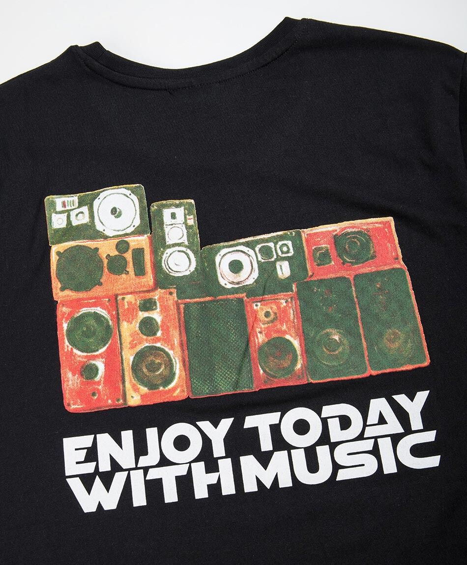 Polera hombre estampado doble enjoy today