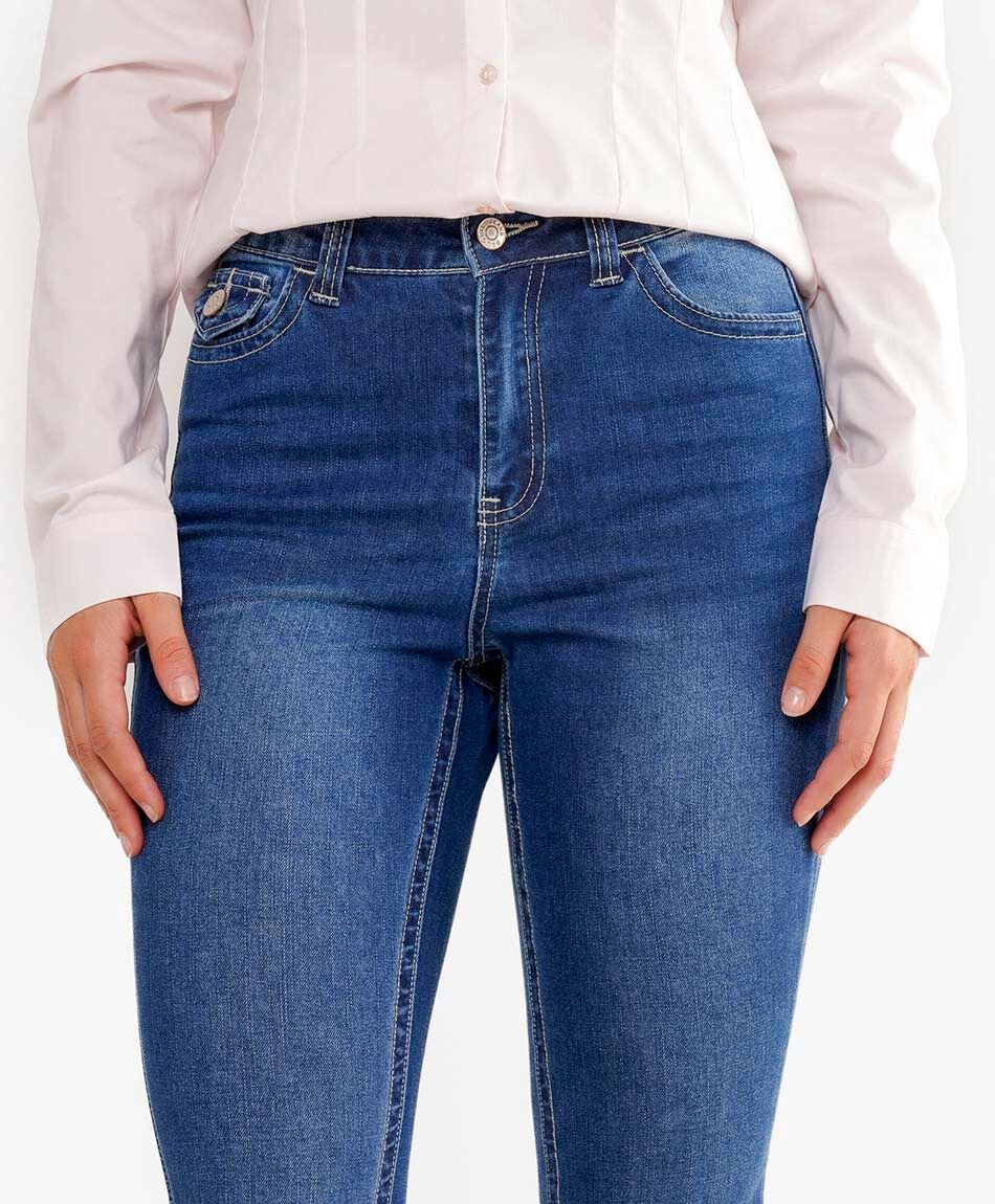 Jeans mujer flare detalles  bordados