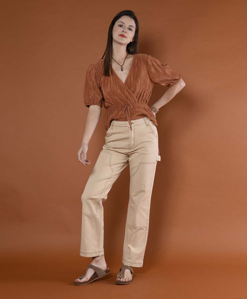 Pantal&oacute;n bordado tiro alto