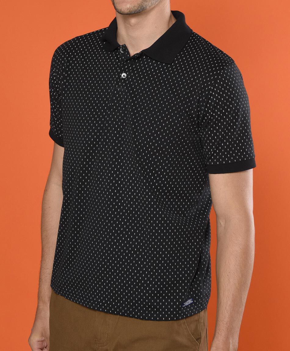 Polera manga corta cuello piqu&eacute;