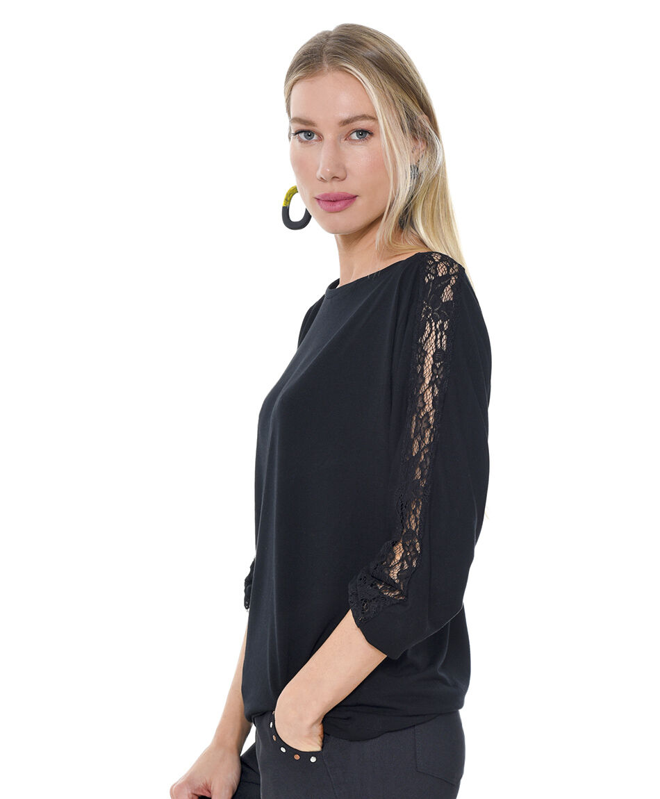 Polera detalle encaje