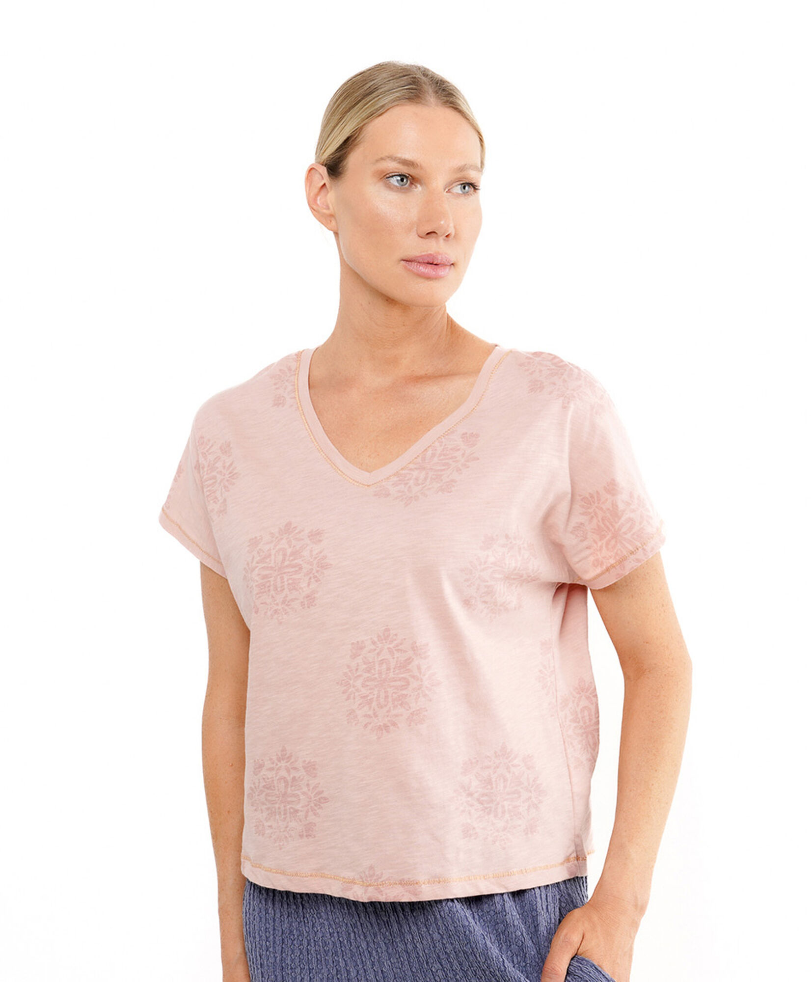 Polera mujer diseño florcitas gold Polera mujer diseño florcitas gold