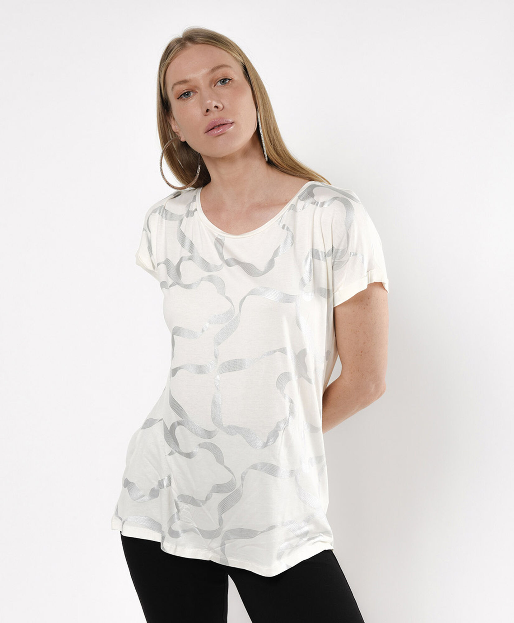 Polera mujer estampado plata oversize Polera mujer estampado plata oversize