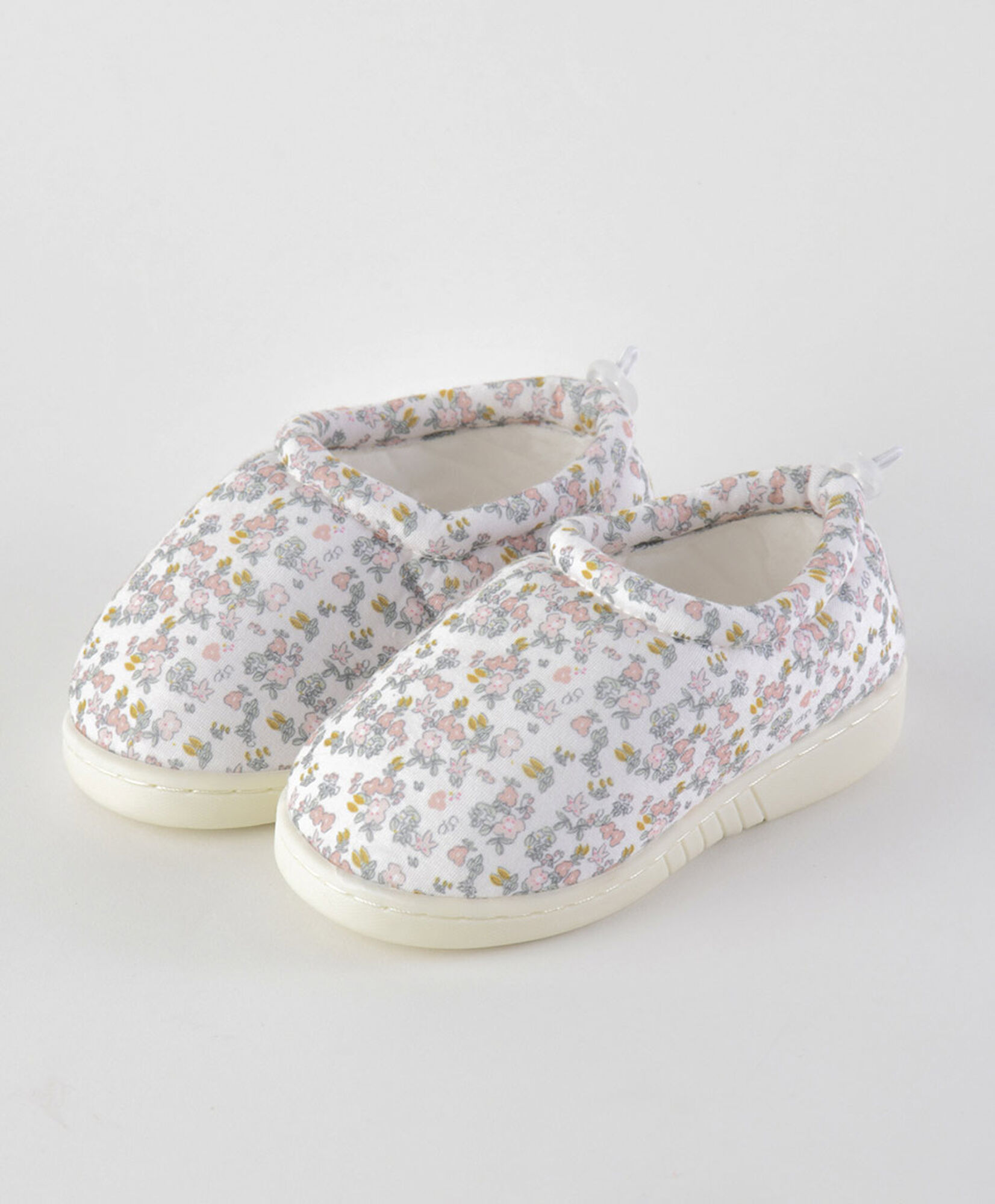 Pantufla infantil (20 a 25) florcitas Pantufla infantil (20 a 25) florcitas