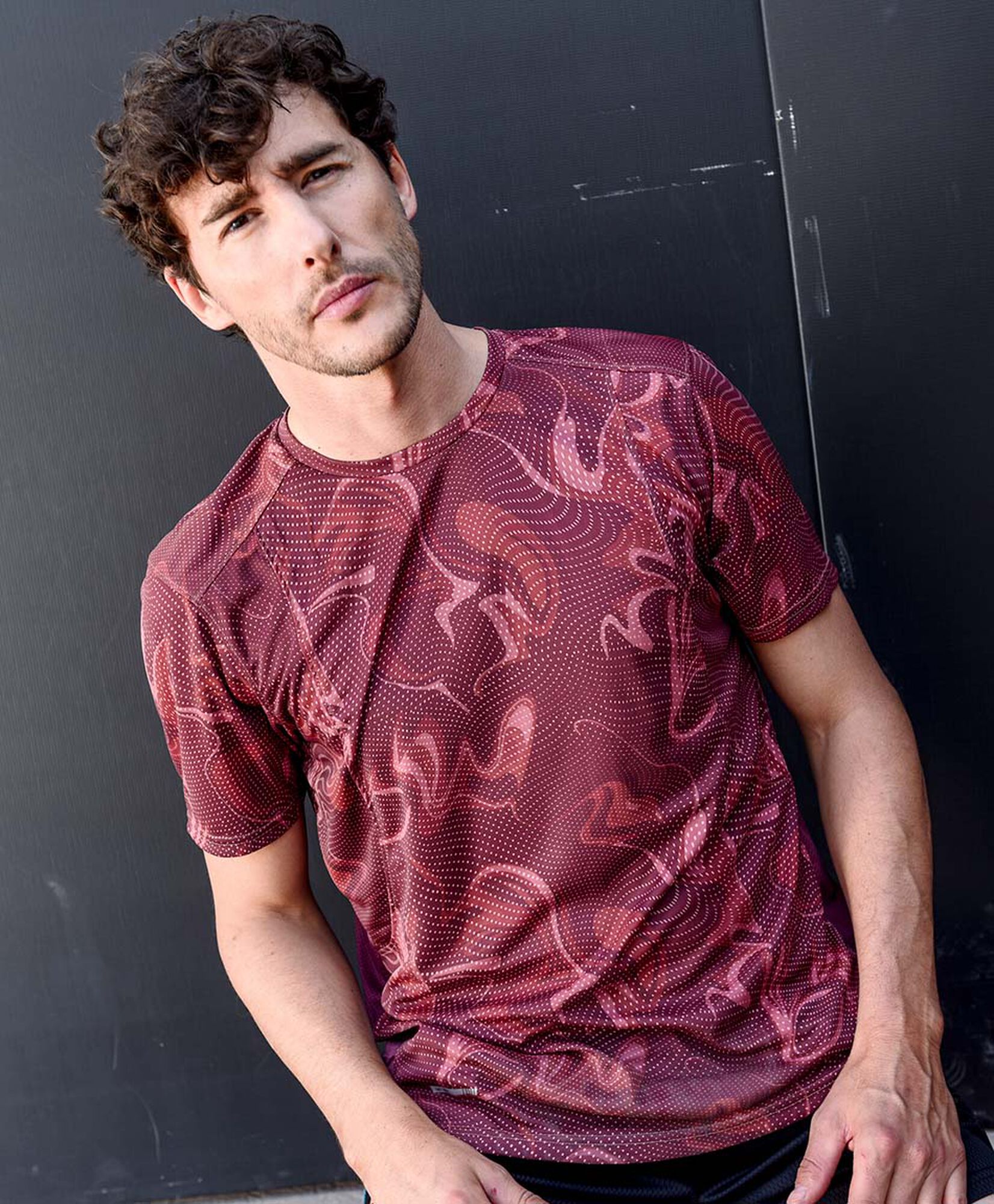 Polera deportiva hombre print rojo Polera deportiva hombre print rojo