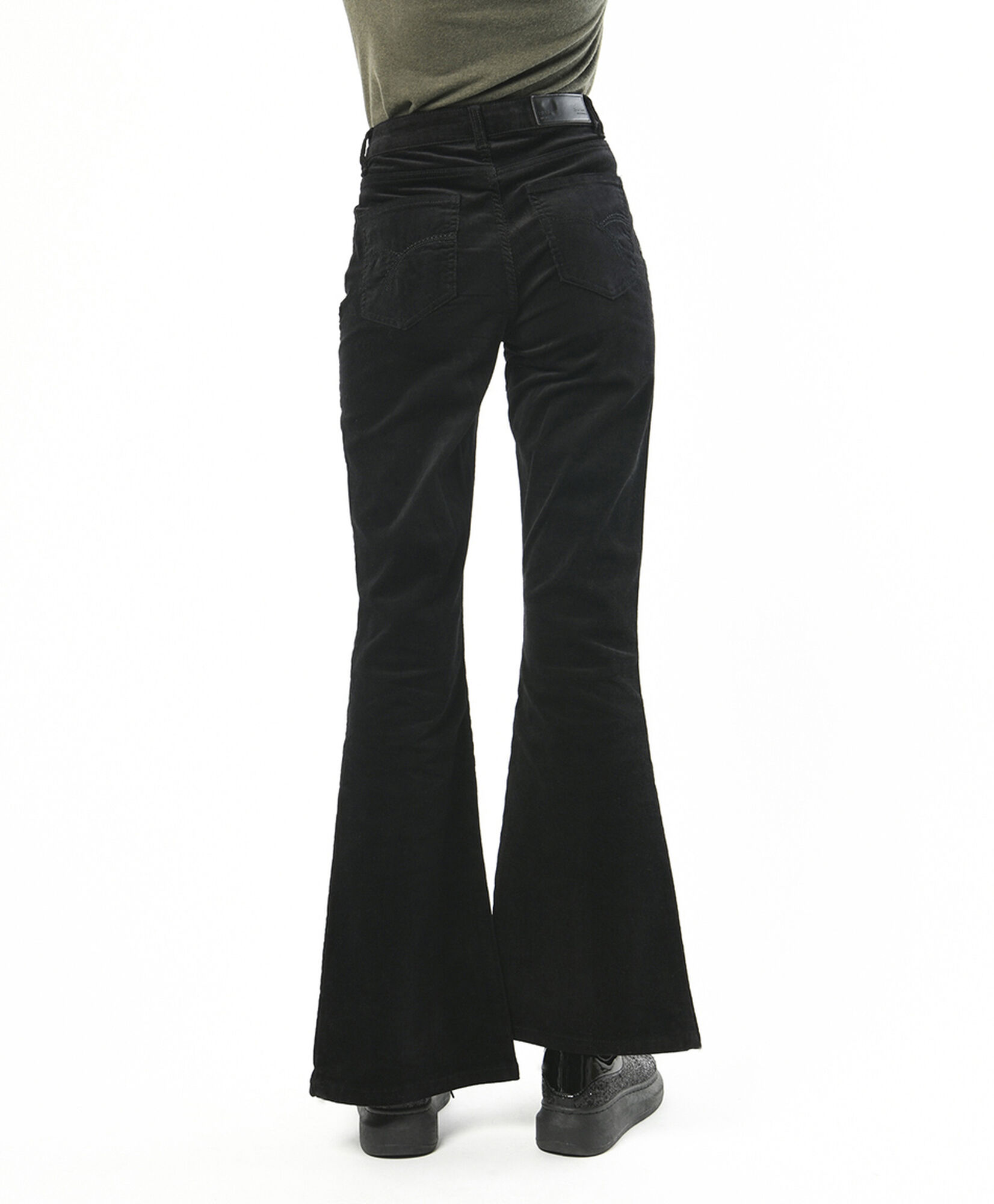 Pantalón mujer corderoy basta abierta negro Pantalón mujer corderoy basta abierta negro