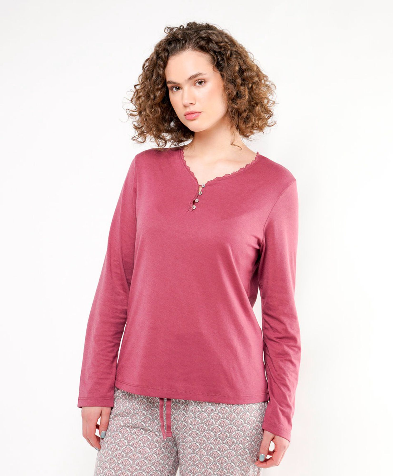 Pijama mujer detalles floreado Pijama mujer detalles floreado