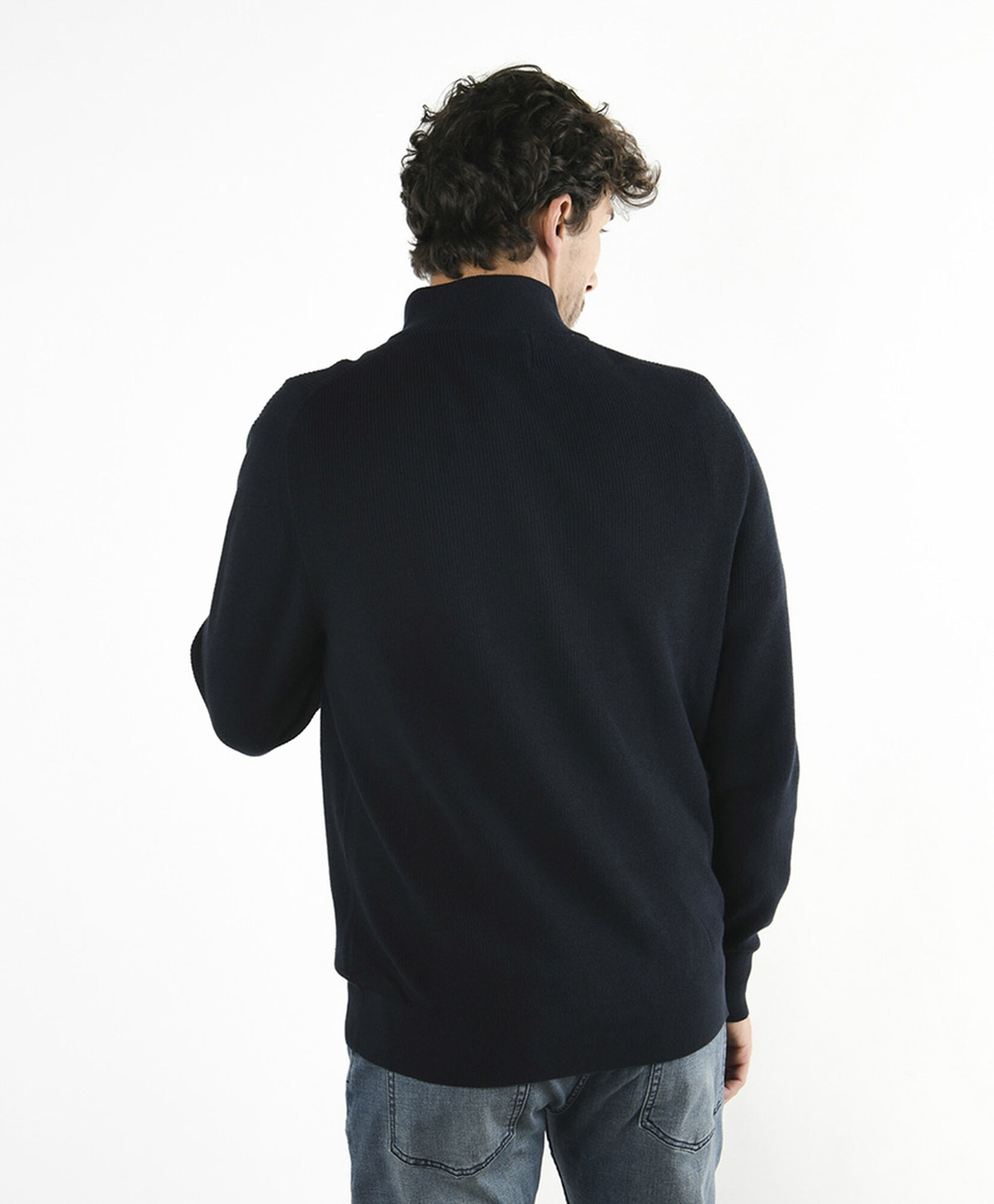 Sweater hombre cuello medio liso Sweater hombre cuello medio liso