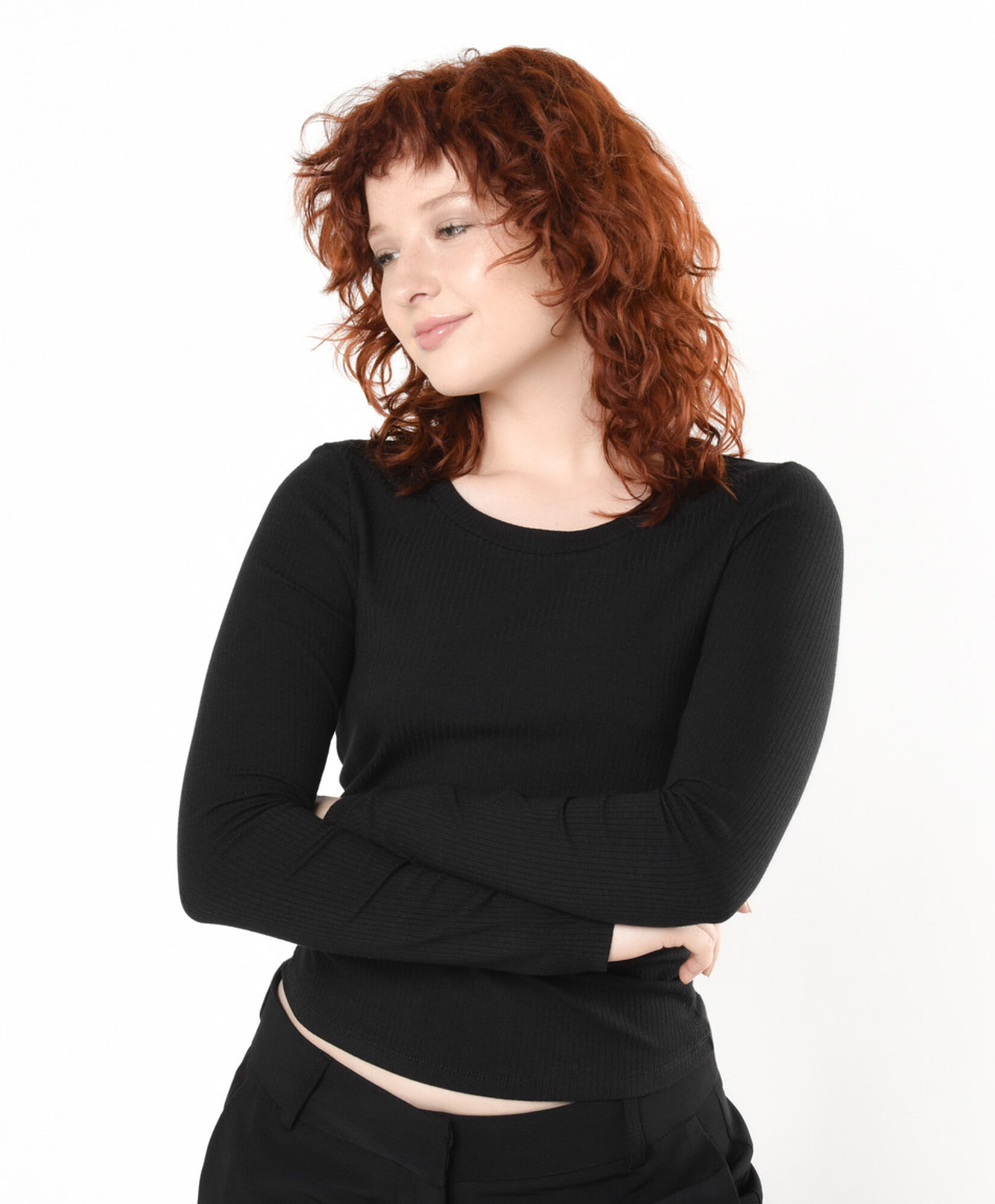 Polera mujer acanalada básica negra Polera mujer acanalada básica negra