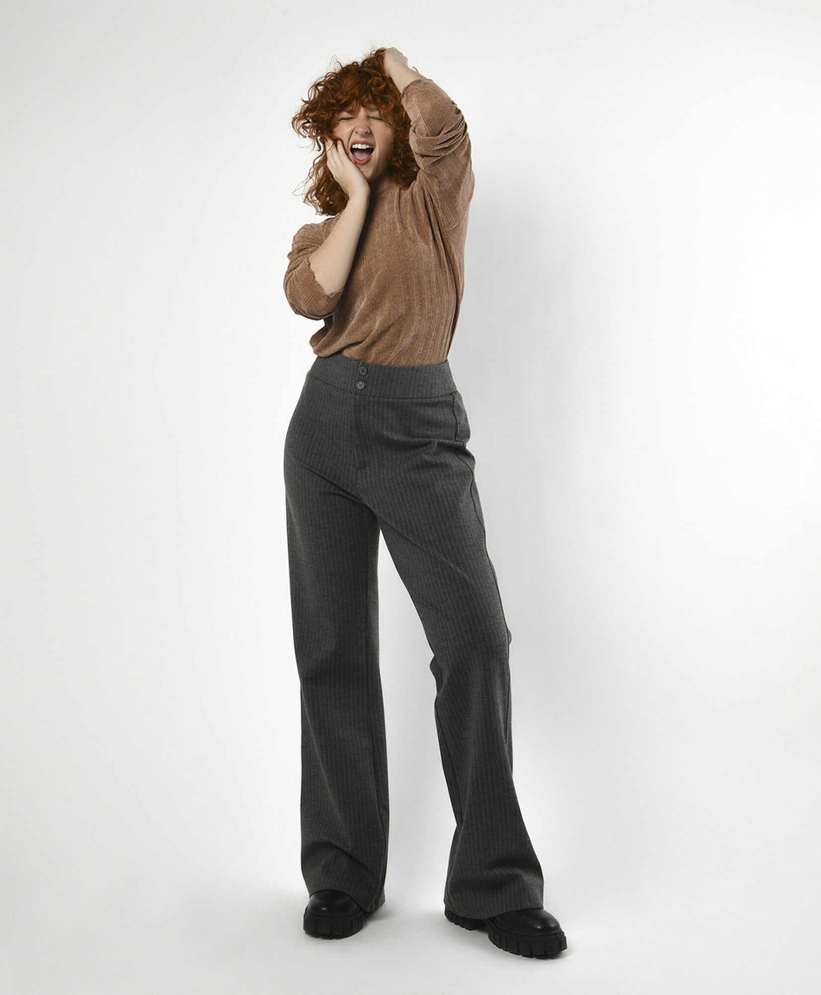 Pantalón mujer líneas wide gris Pantalón mujer líneas wide gris
