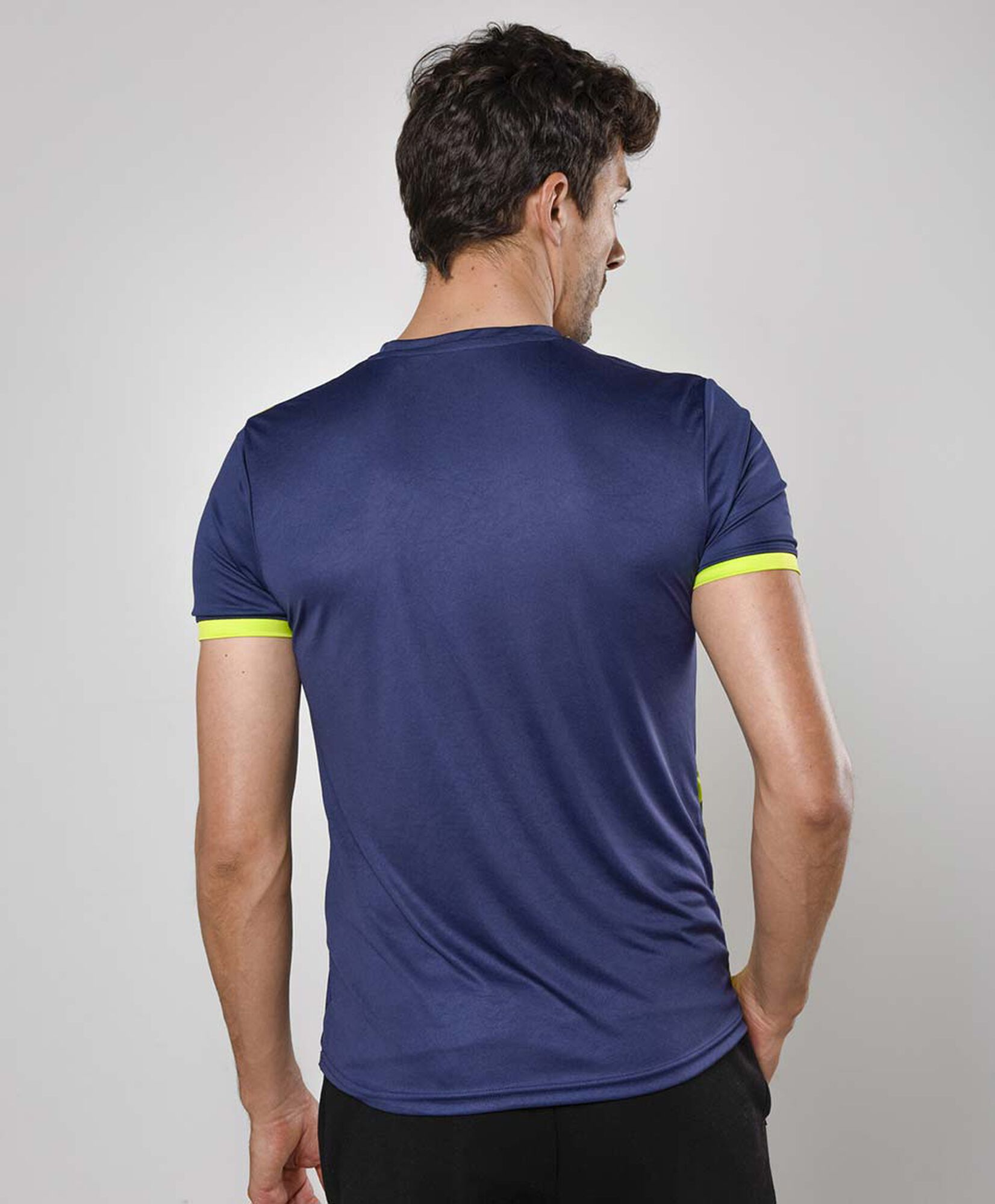 Polera deportiva manga corta cuello redondo Polera deportiva manga corta cuello redondo