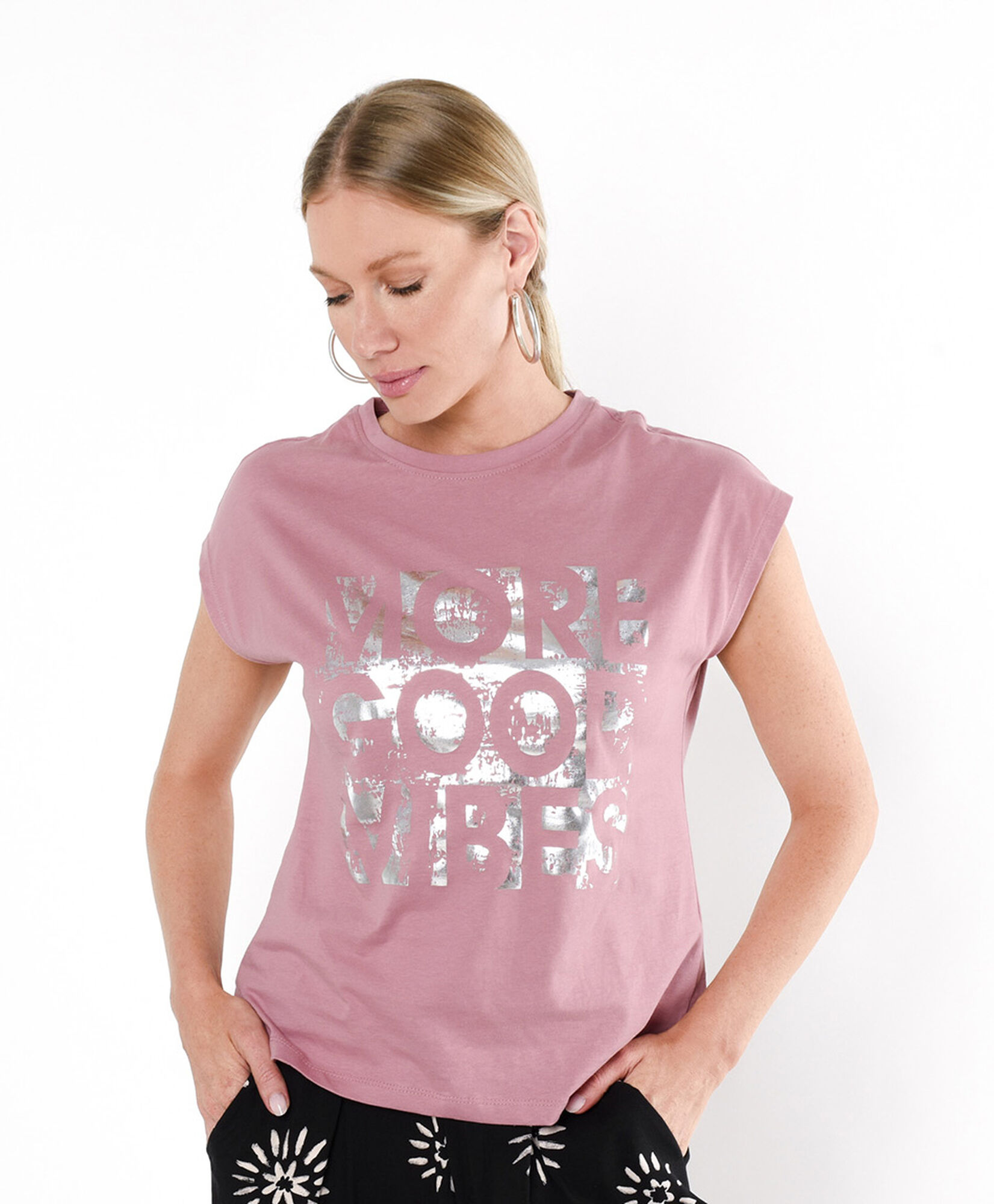 Polera mujer texto brillante rosada Polera mujer texto brillante rosada
