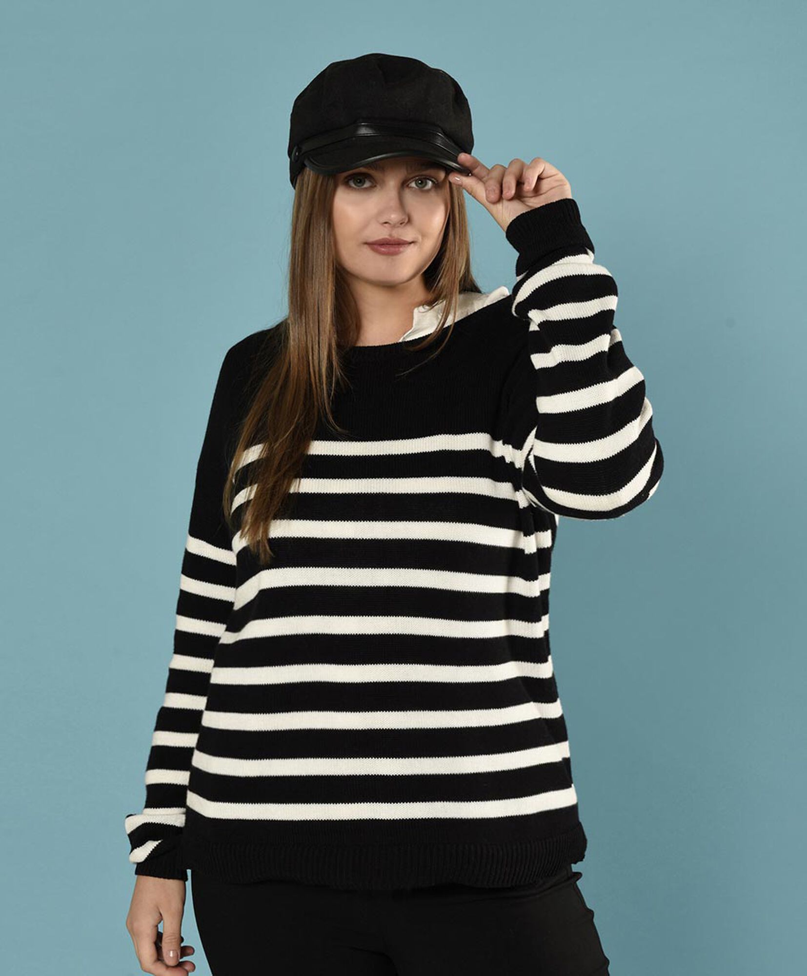 Sweater rayas blancas cuello redondo Sweater rayas blancas cuello redondo