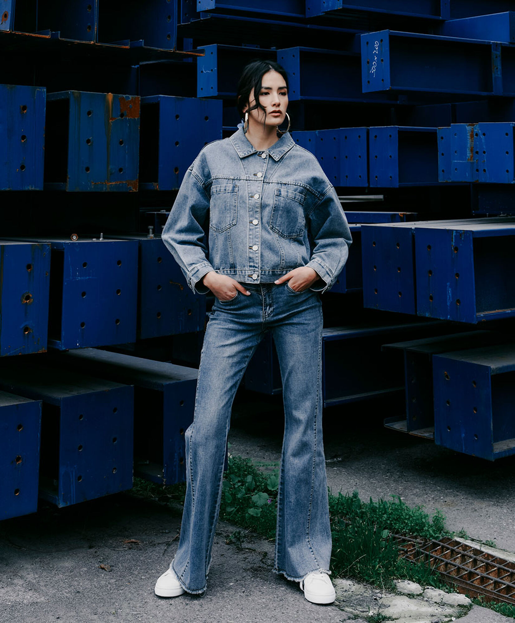 Jeans mujer tachas flare Jeans mujer tachas flare