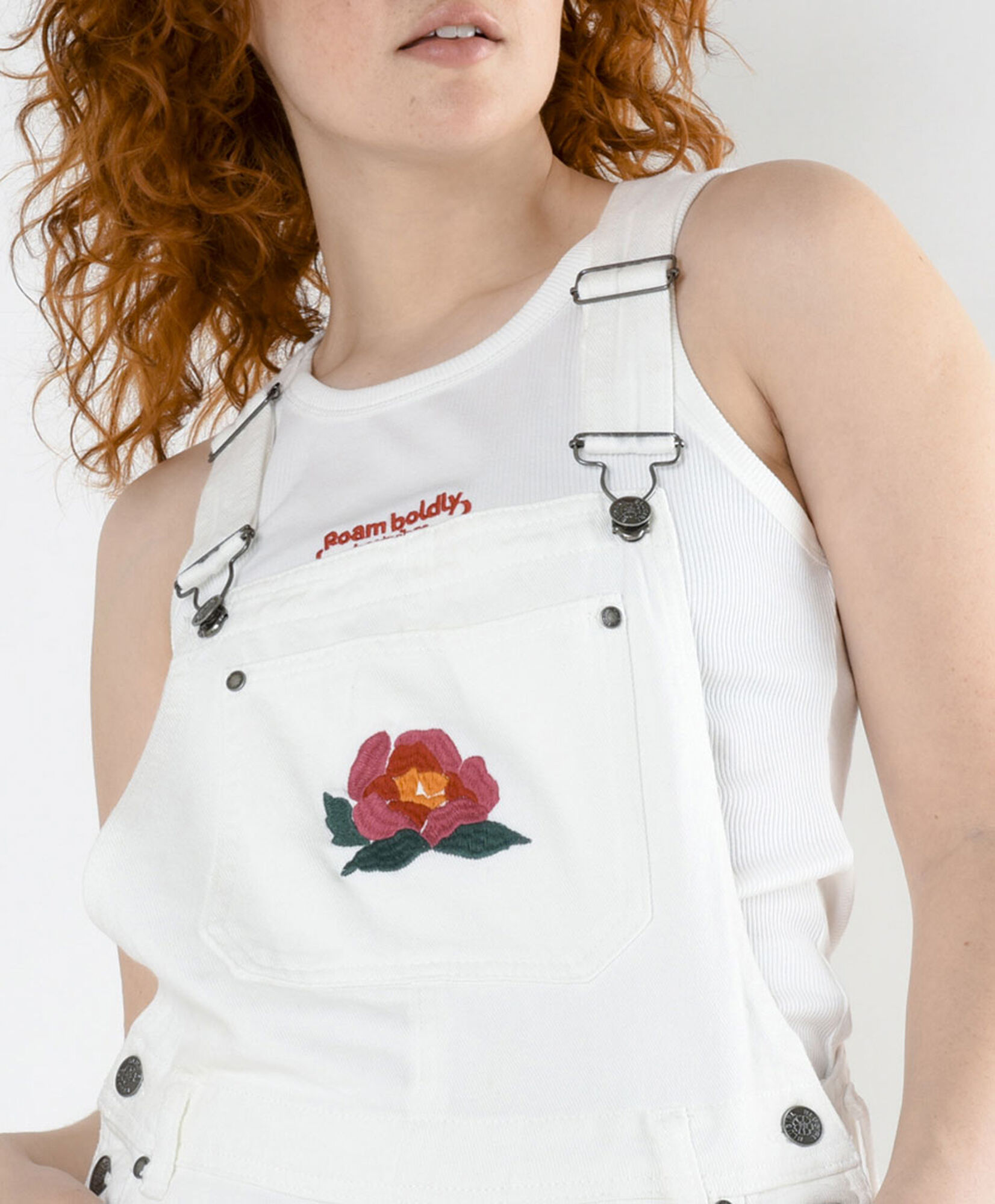 Jardinera mujer bordado flores blanca Jardinera mujer bordado flores blanca