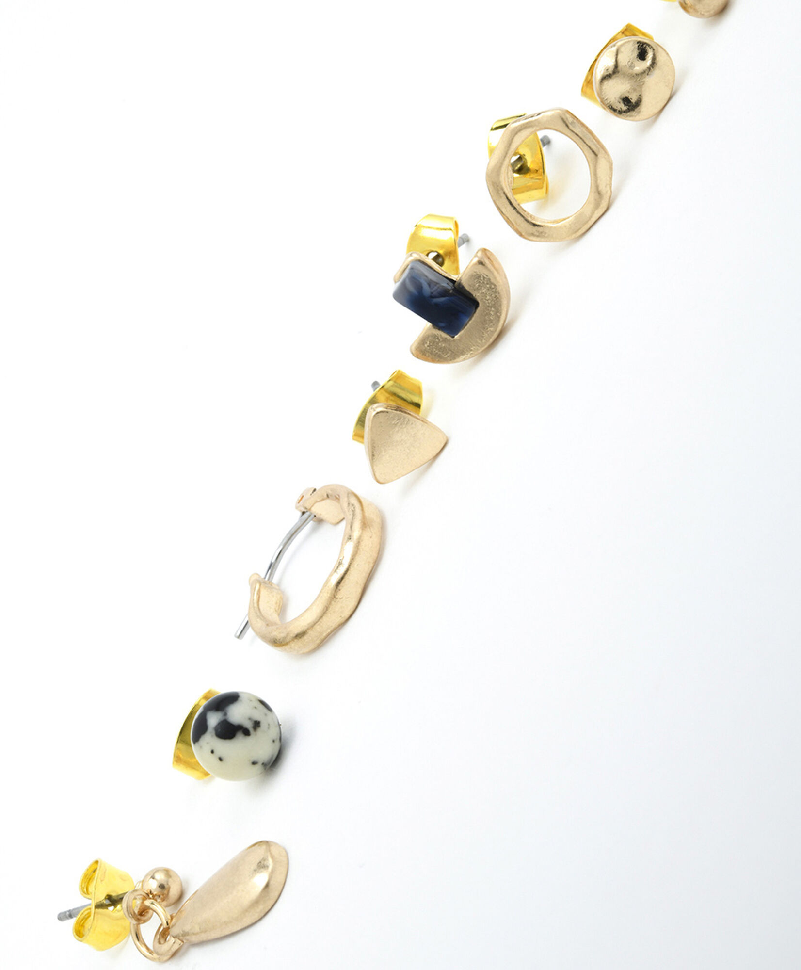 Set 8 aros mujer diseños dorados Set 8 aros mujer diseños dorados