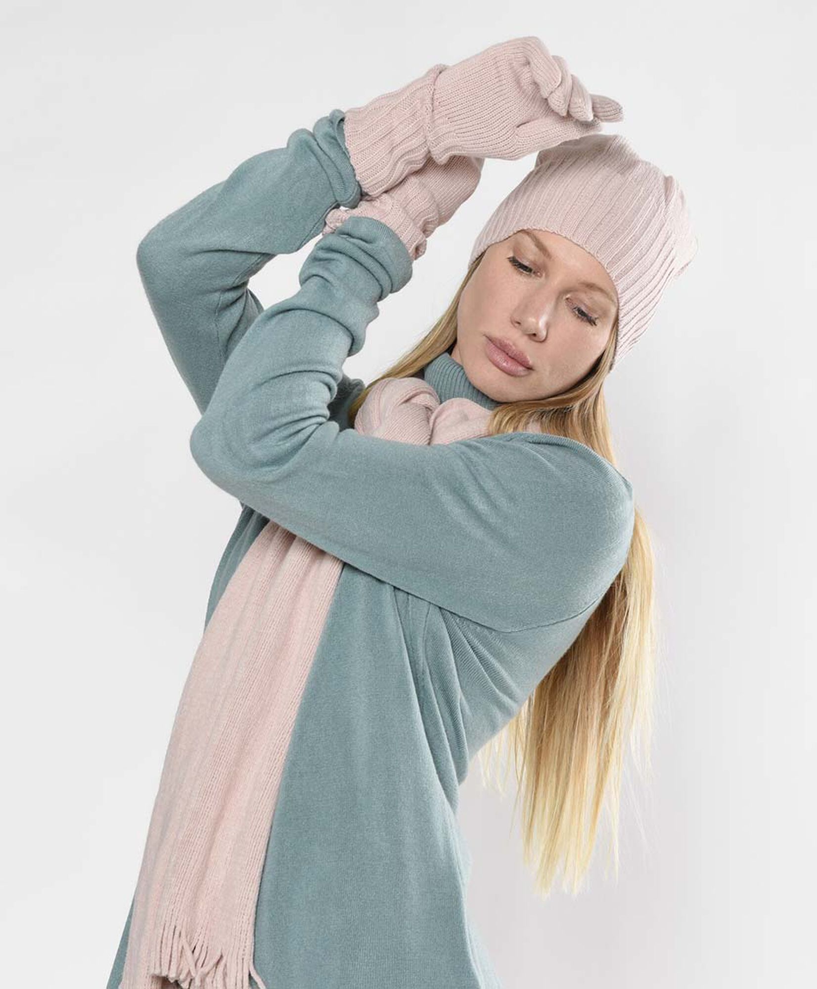 Set gorro + guantes + bufanda mujer rosado Set gorro + guantes + bufanda mujer rosado