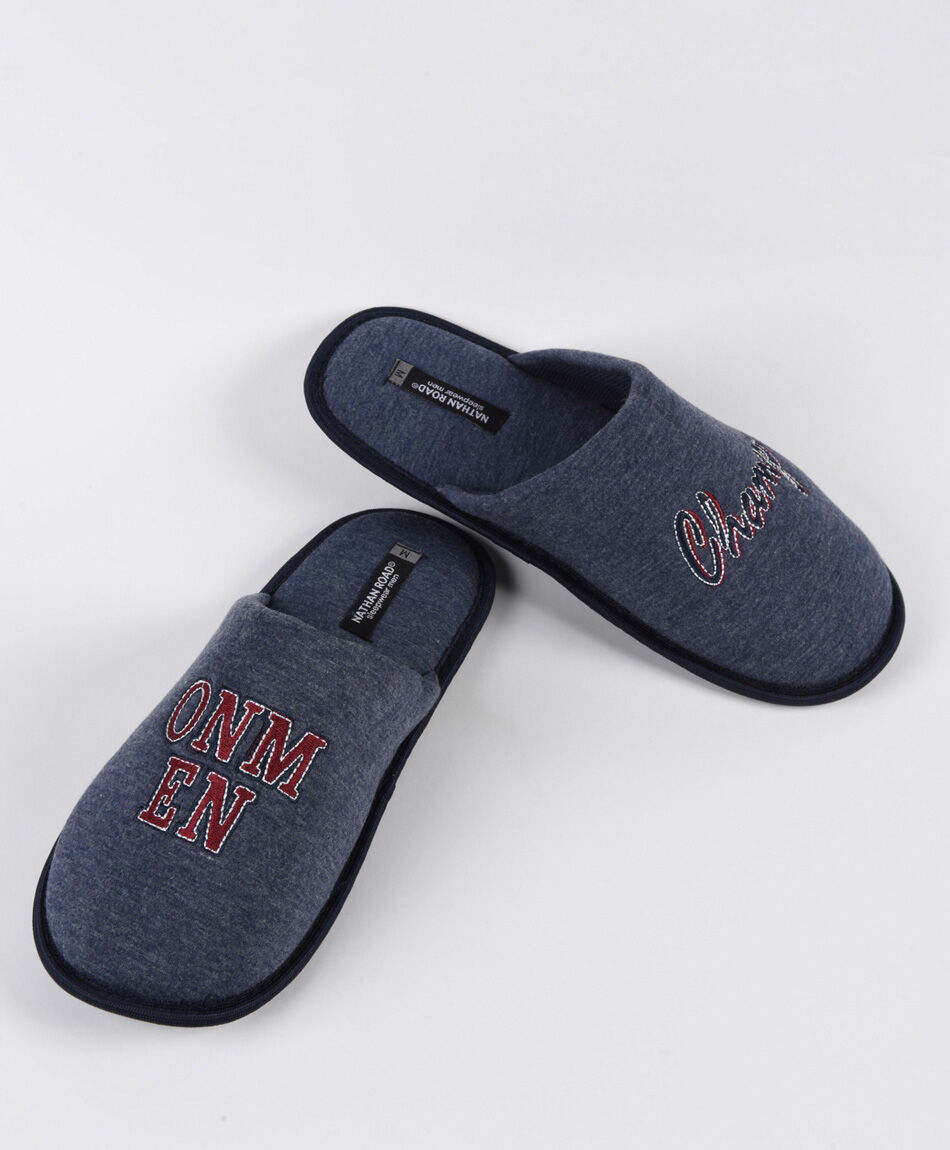 Pantufla hombre bordada