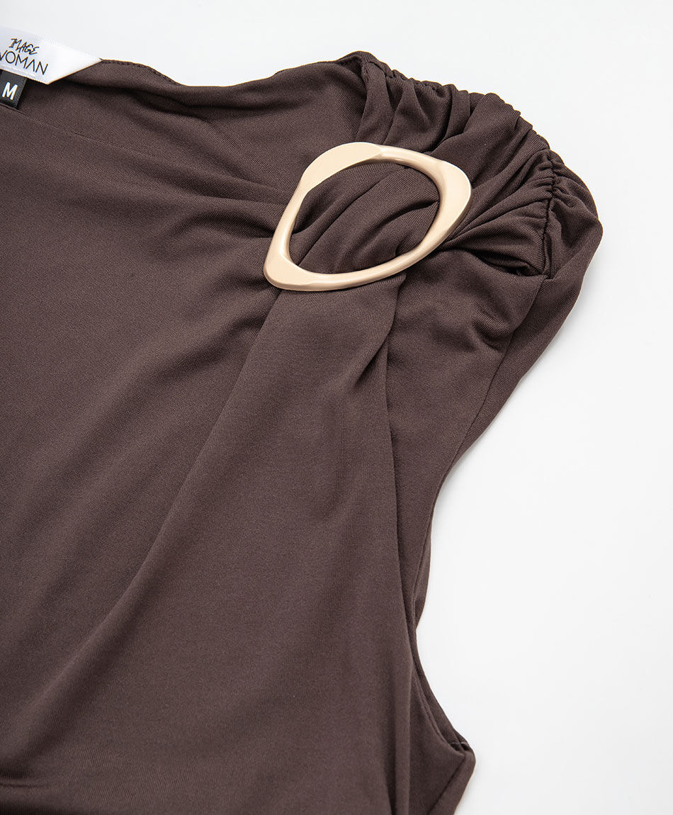 Polera mujer drapeada accesorio