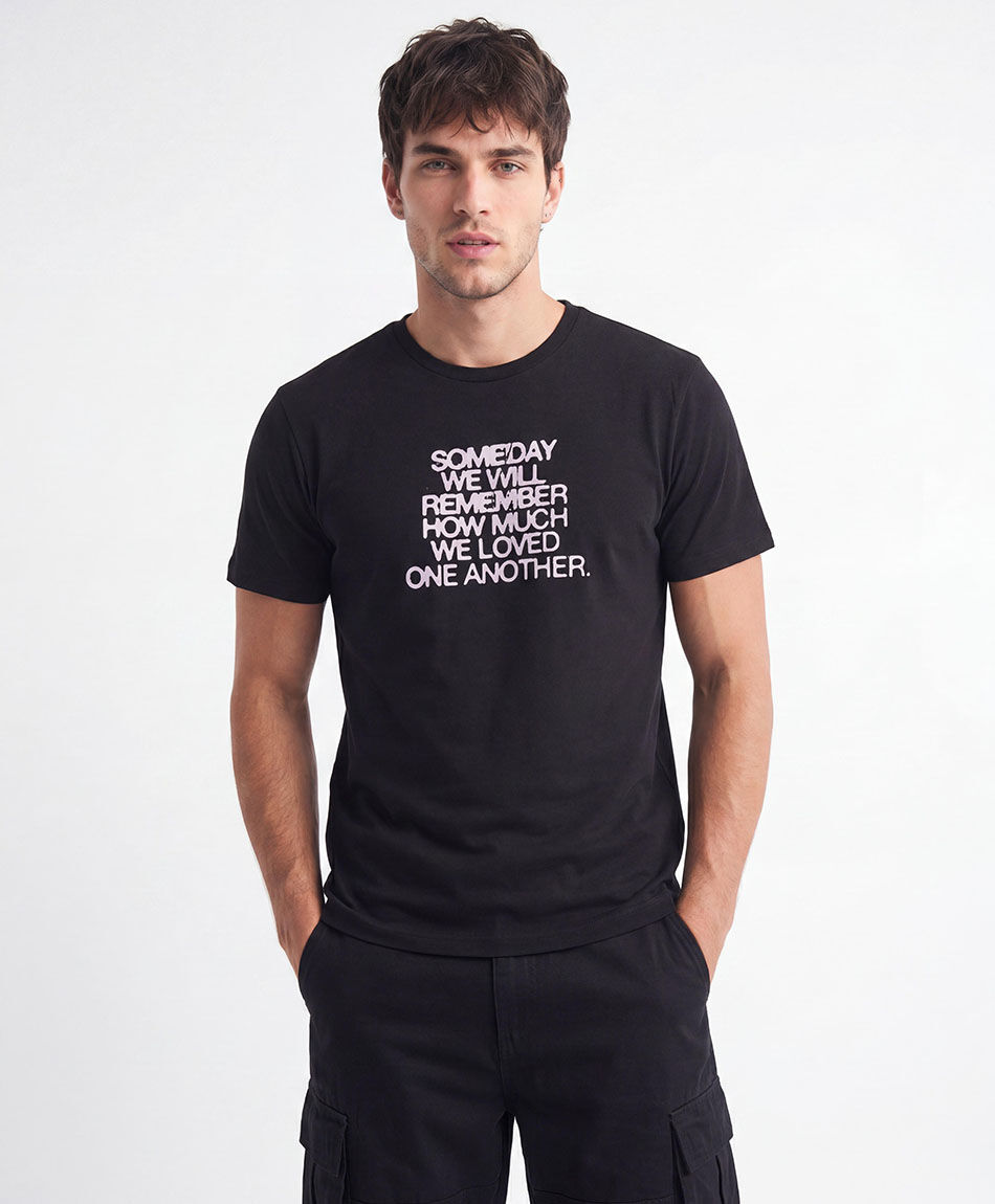 Polera hombre black estampado