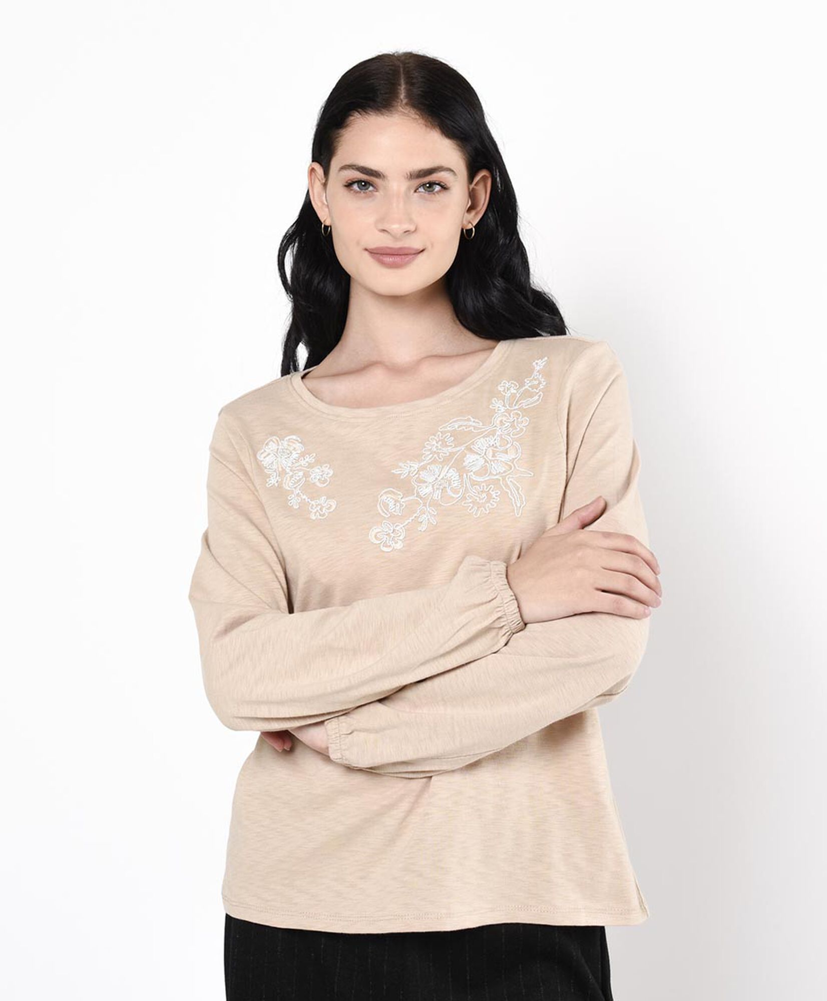Polera mujer flores bordadas Polera mujer flores bordadas