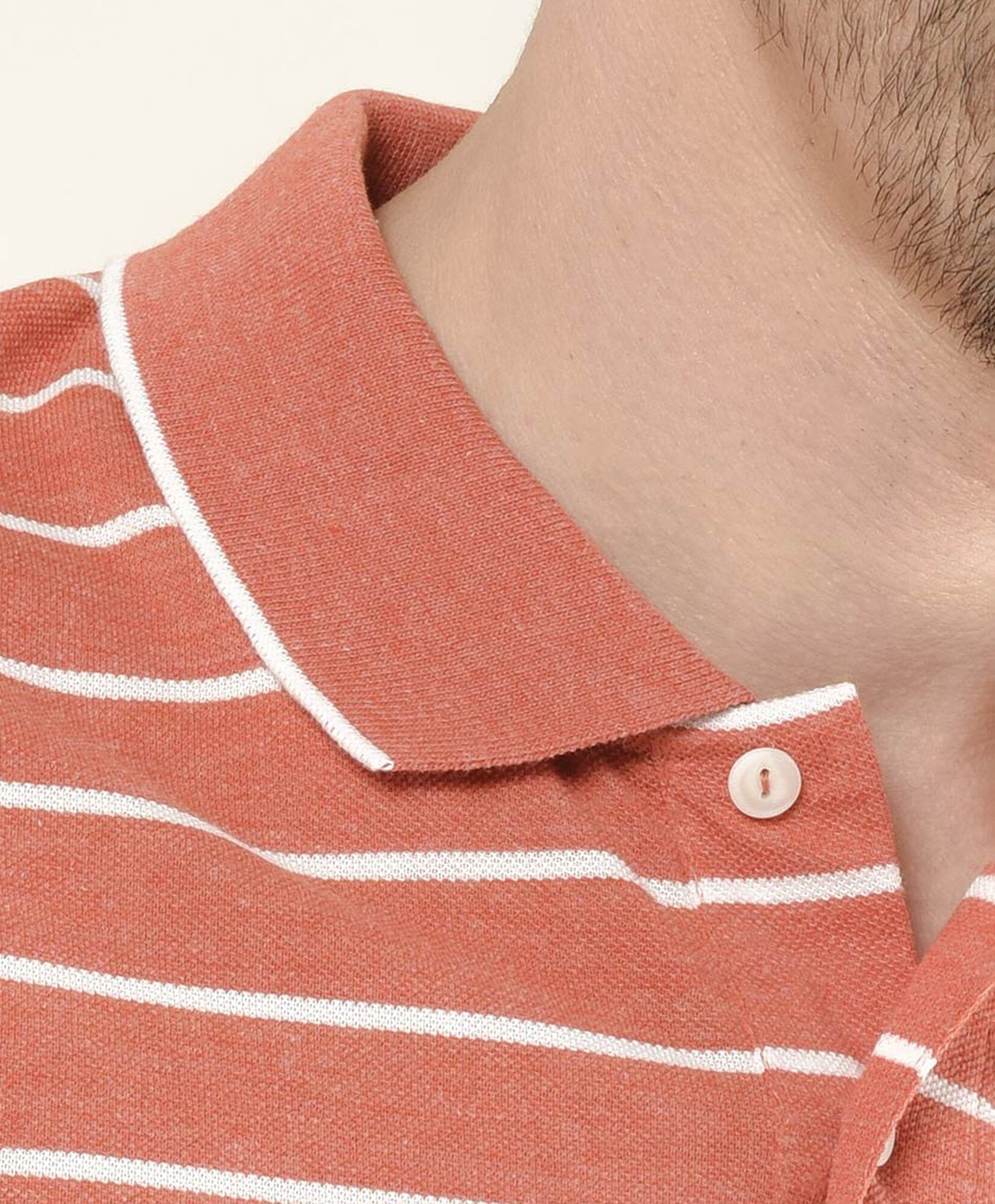 Polera hombre rayas bicolor cuello piqué Polera hombre rayas bicolor cuello piqué