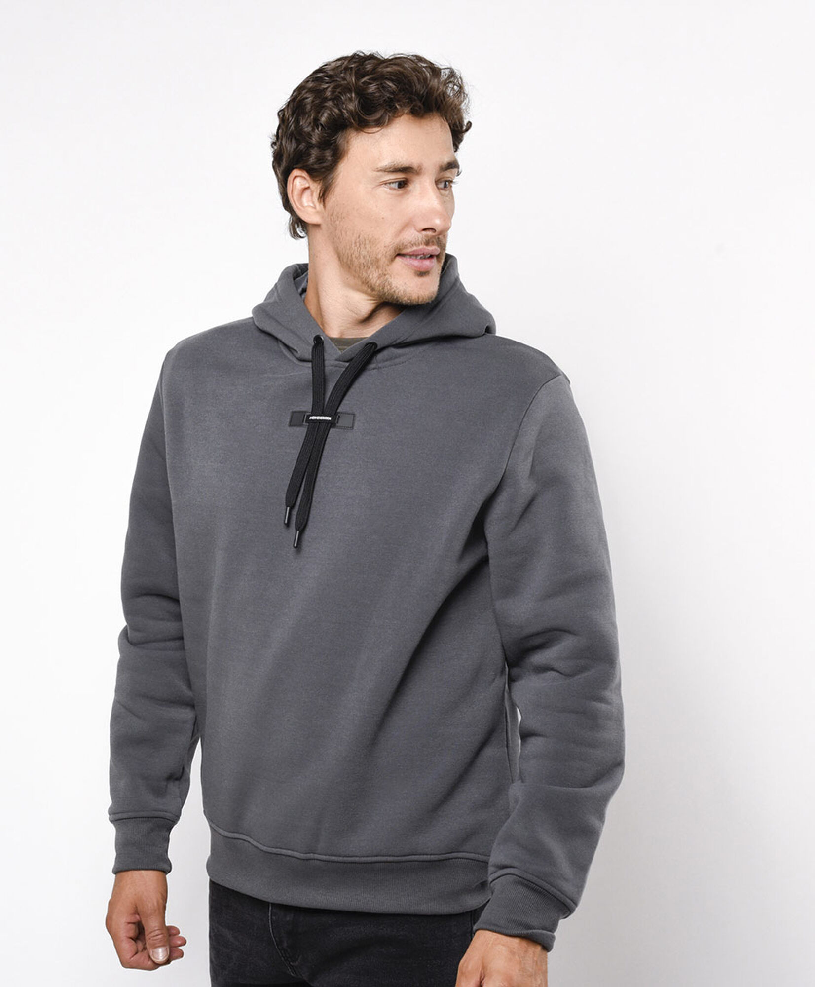 Polerón hombre liso con gorro Polerón hombre liso con gorro