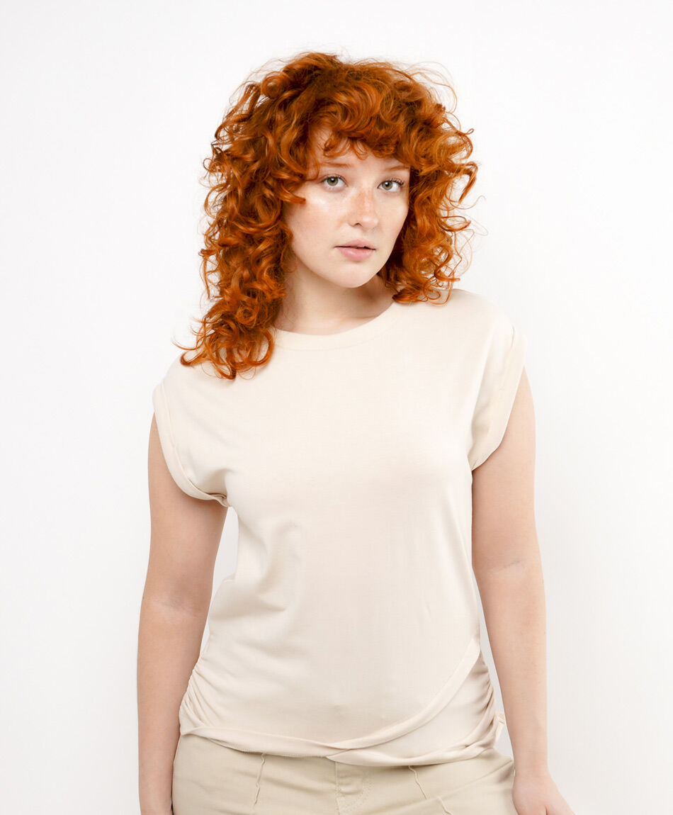 Polera mujer pliegues lateral