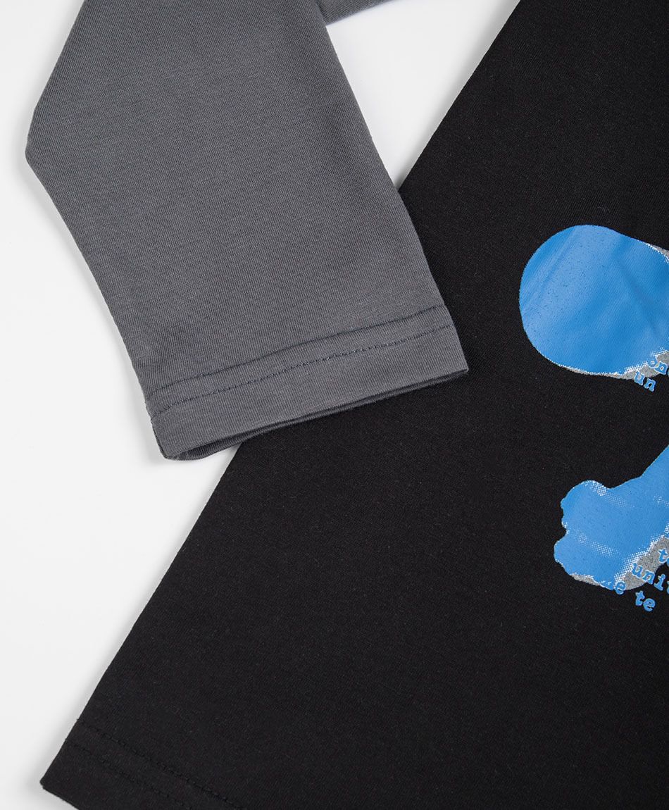 Polera ni&ntilde;o estampado f&uacute;tbol