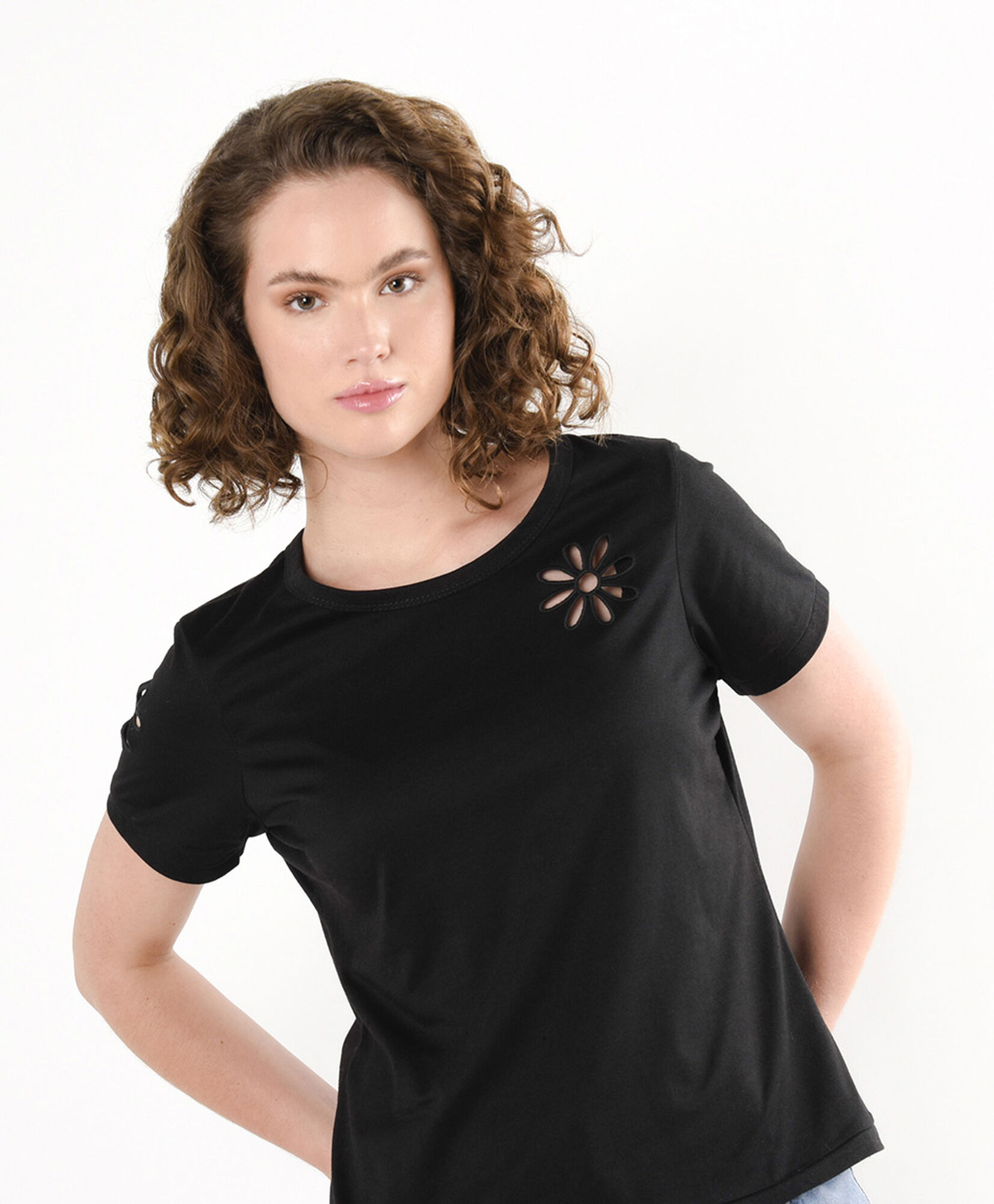 Polera mujer flores caladas Polera mujer flores caladas