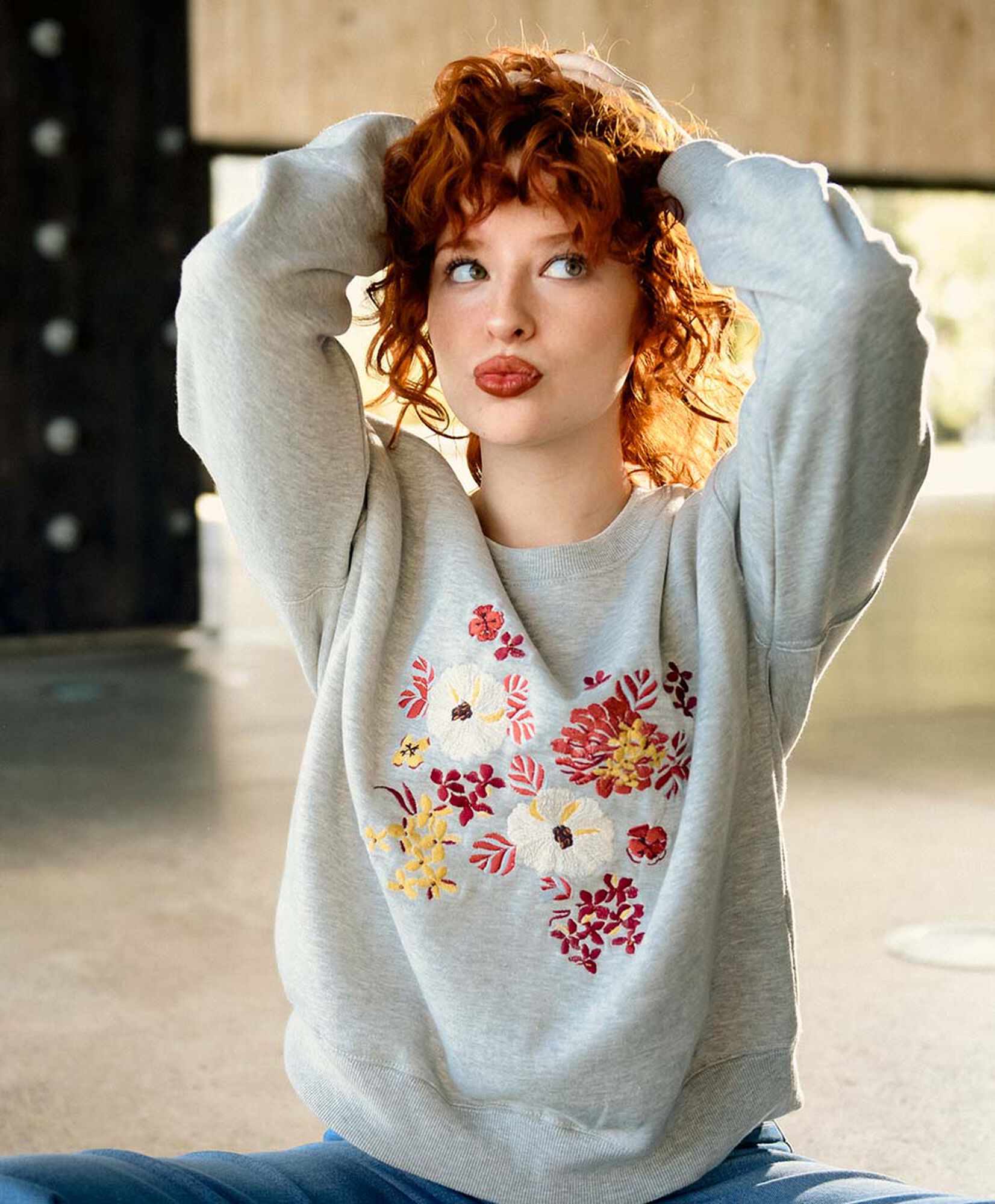 Polerón mujer flores bordadas Polerón mujer flores bordadas