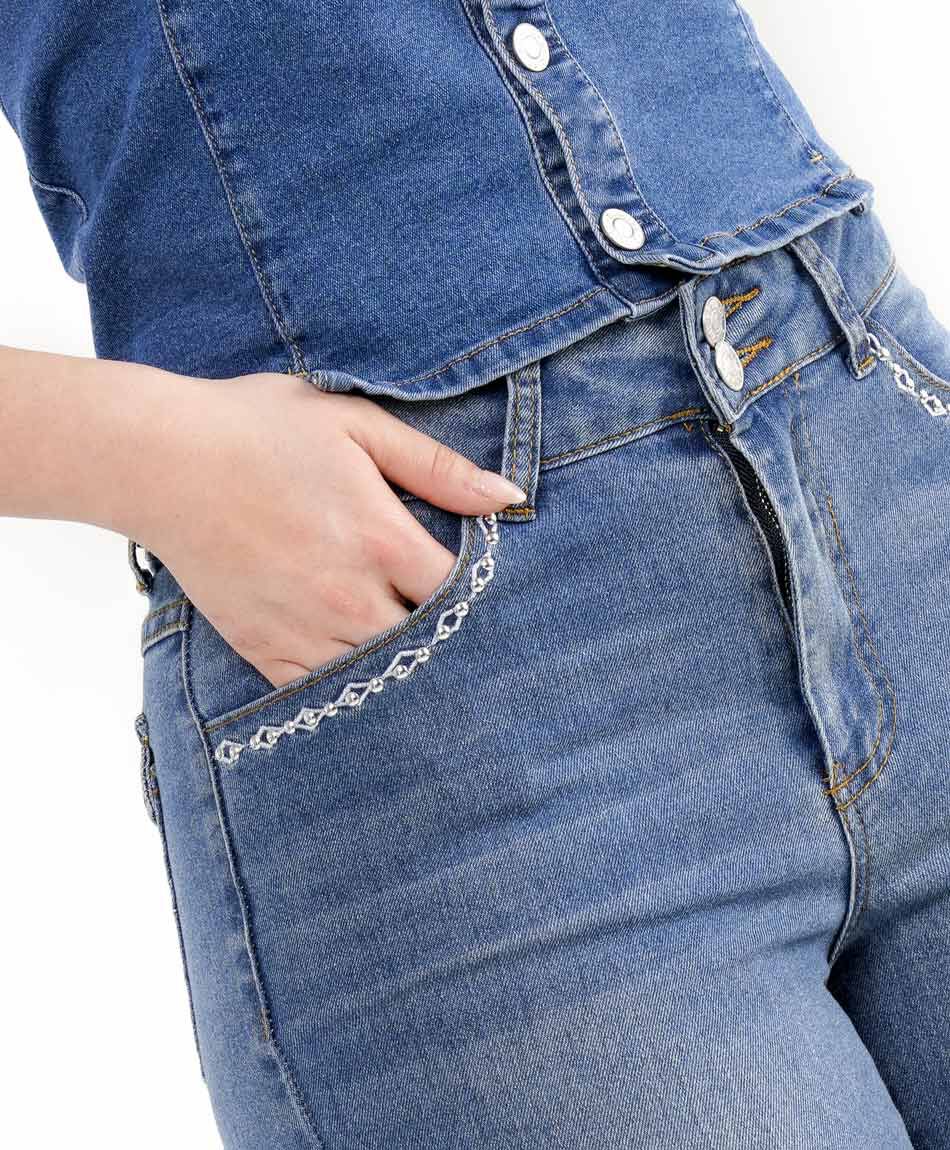 Jeans mujer bolsillos bordados flare