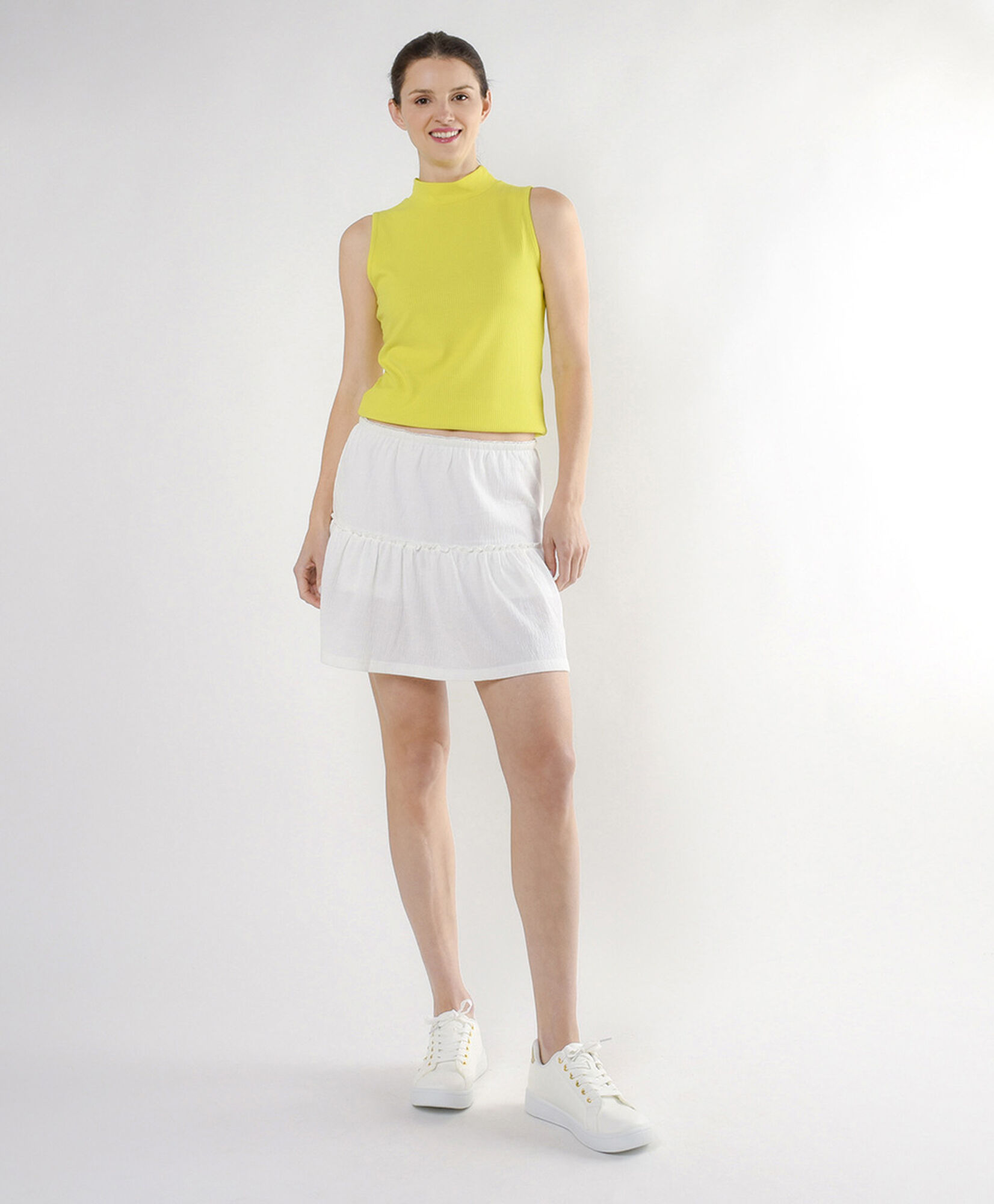 Mini falda mujer pisos blanca con short Mini falda mujer pisos blanca con short