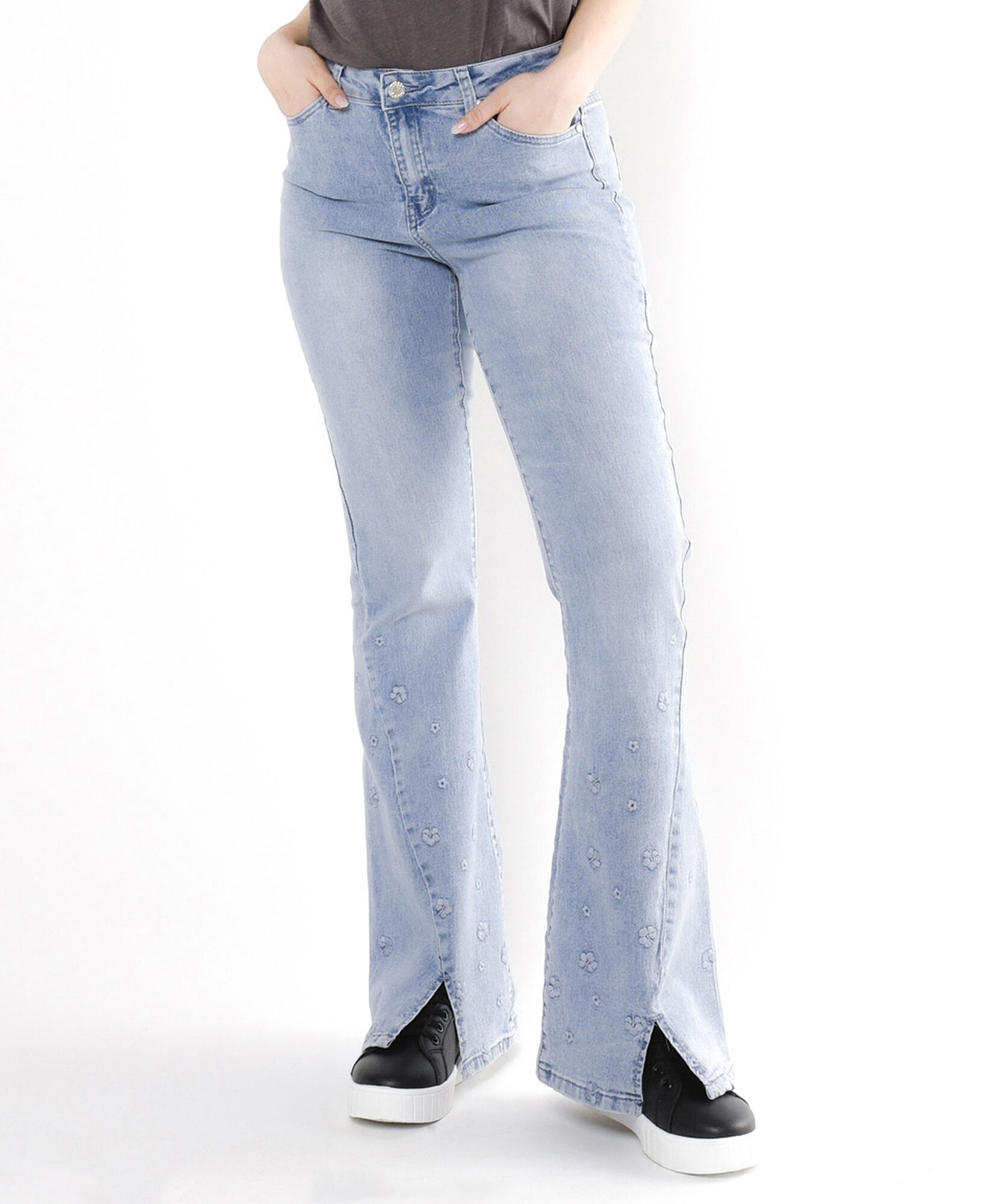 Jeans mujer basta abierta bordada Jeans mujer basta abierta bordada