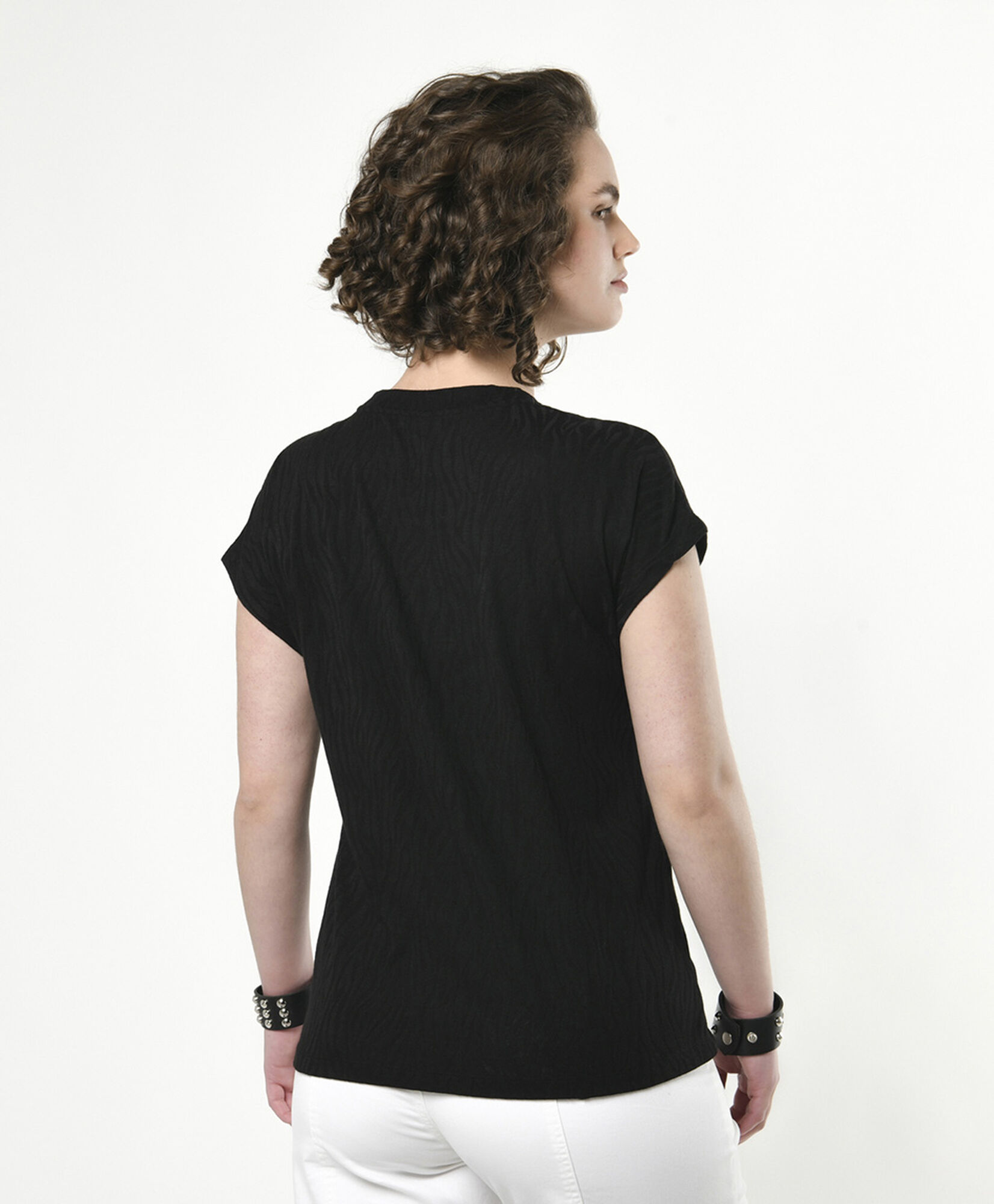 Polera mujer textura animal print negra Polera mujer textura animal print negra
