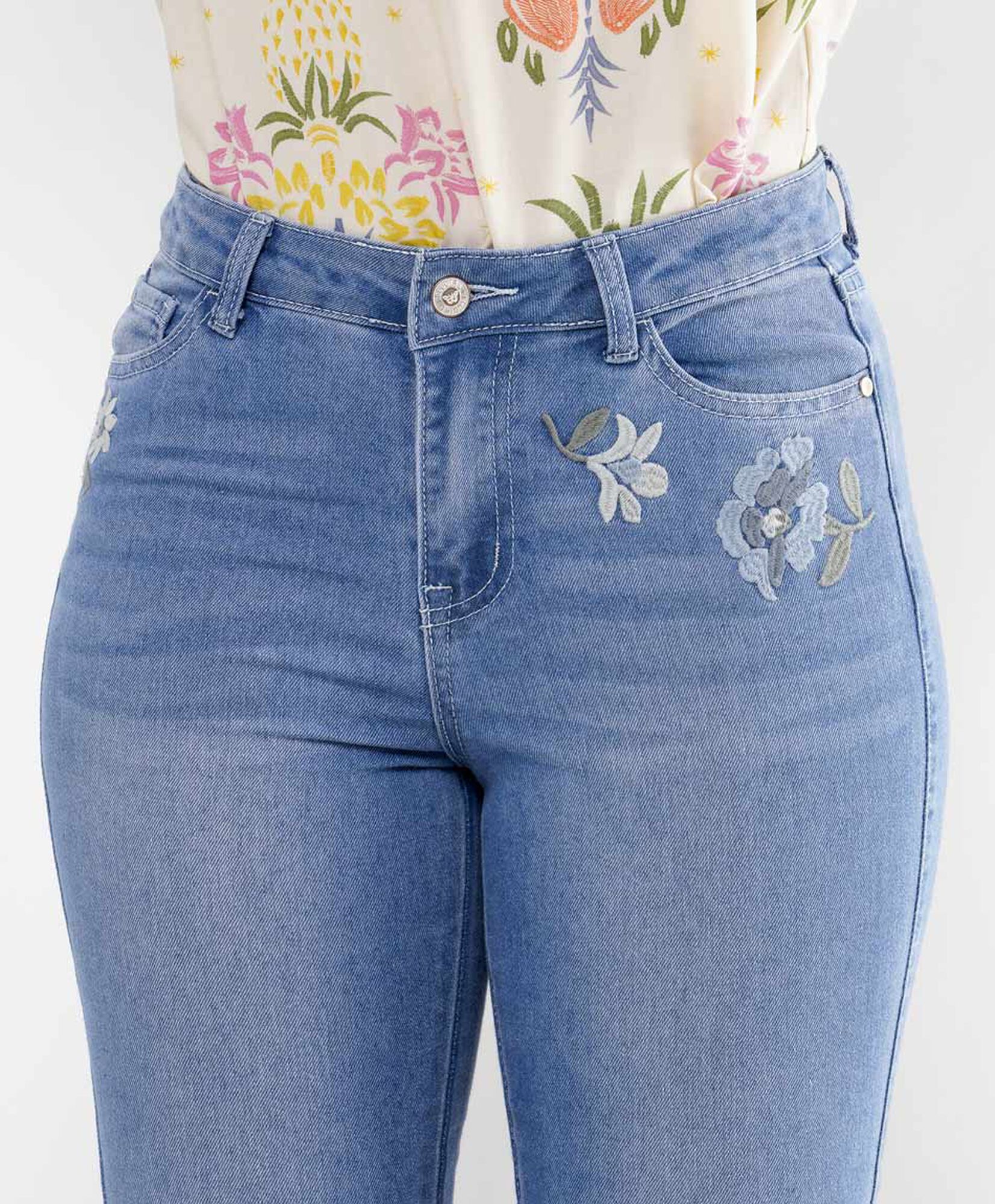 Jeans mujer flores bordadas flare Jeans mujer flores bordadas flare