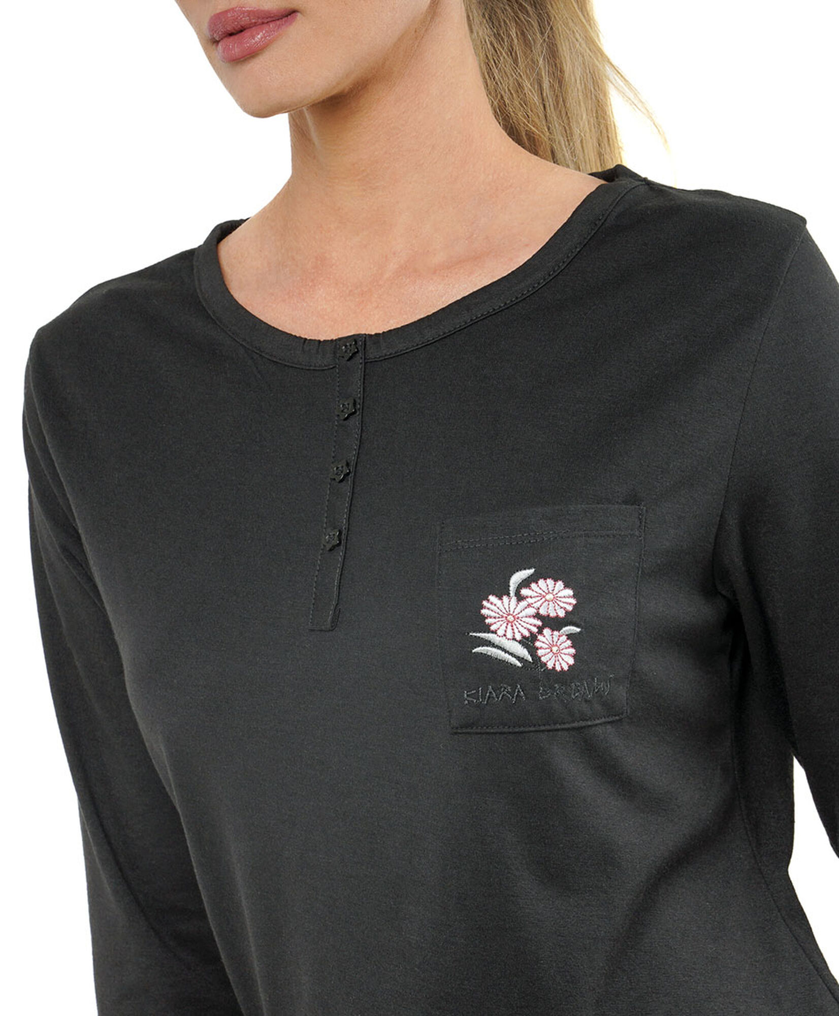 Pijama mujer botones y flor bordada Pijama mujer botones y flor bordada
