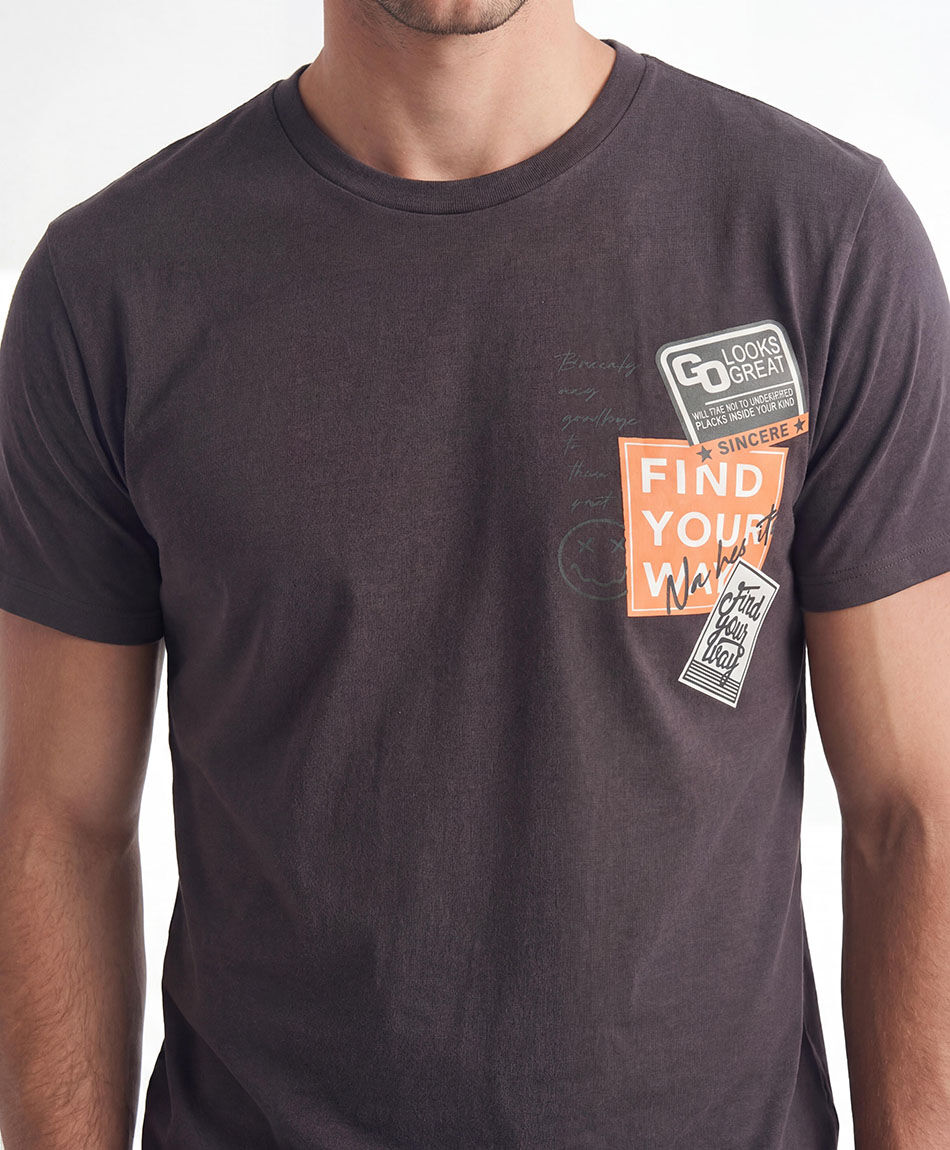 Polera hombre estampado estampillas