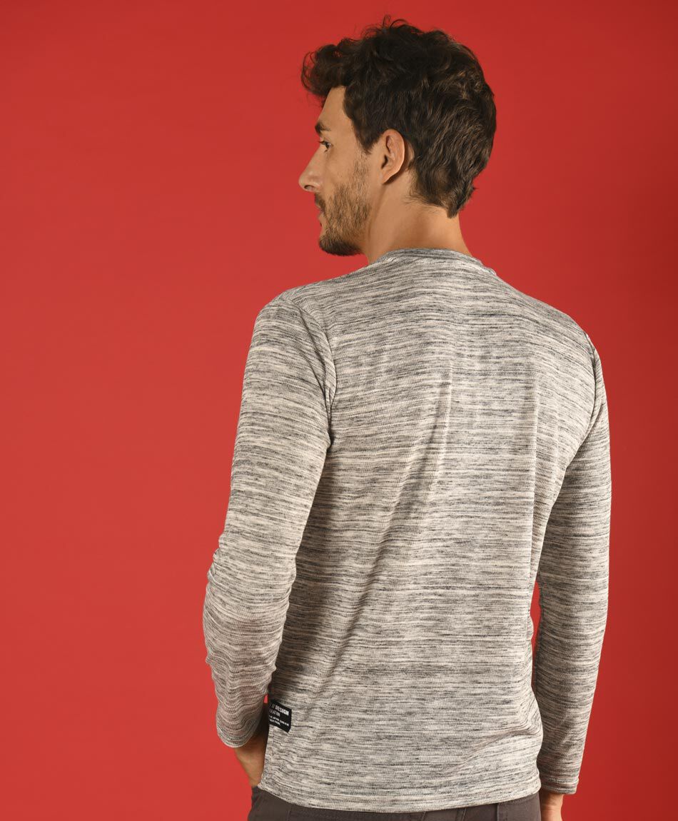 Polera textura estampada