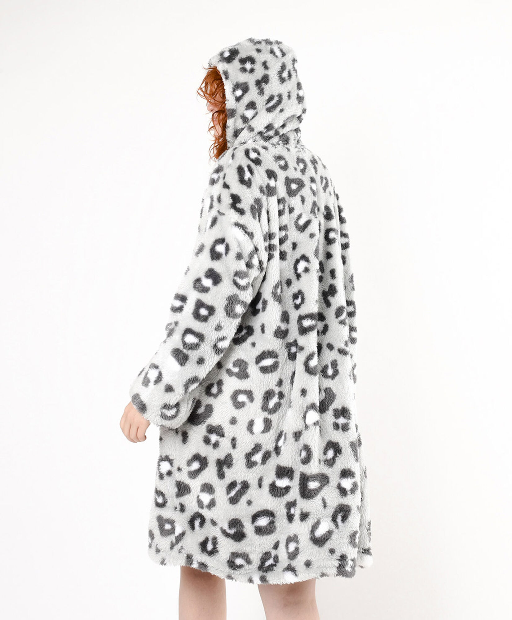 Polerón manta mujer animal print gris Polerón manta mujer animal print gris