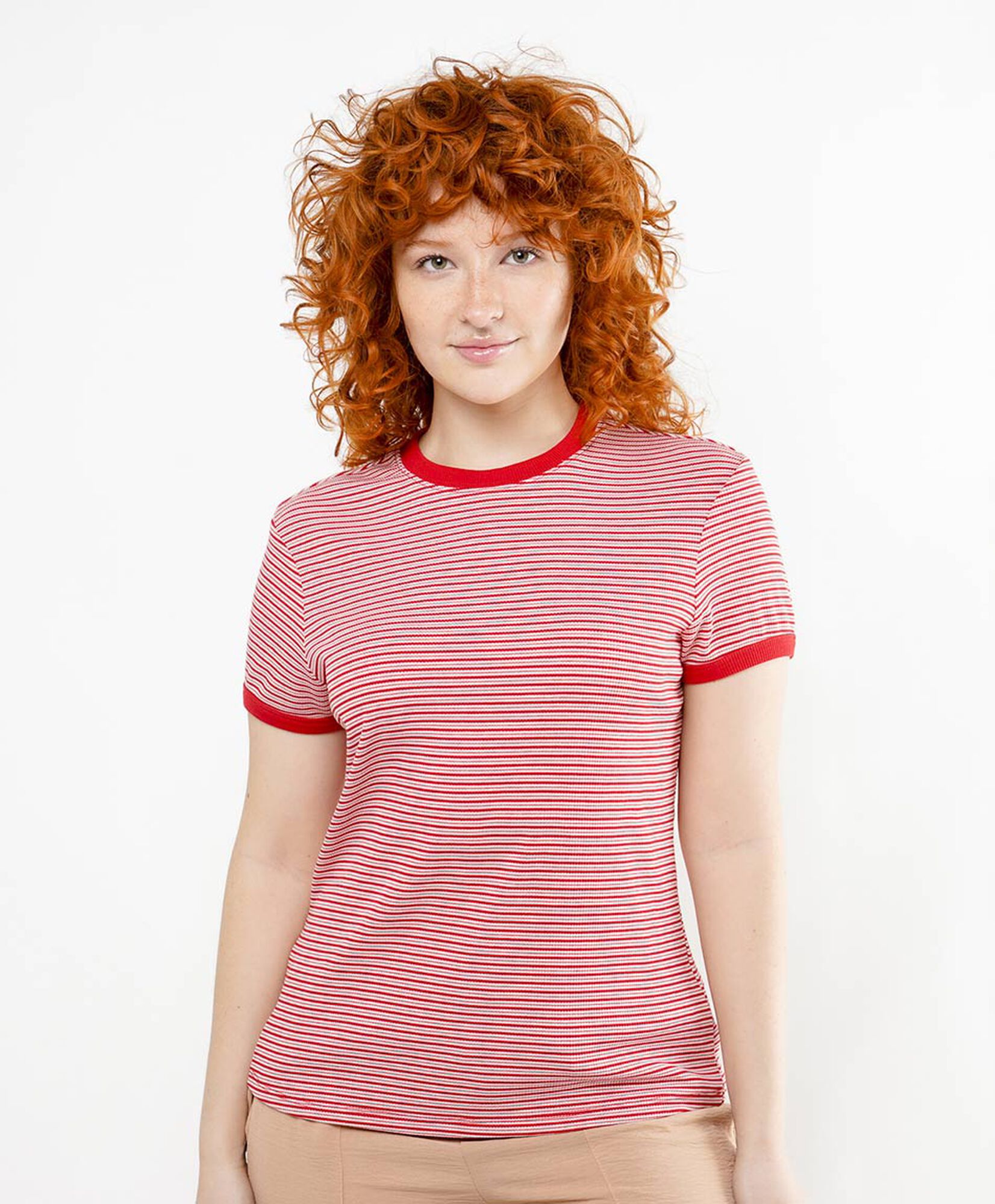 Polera mujer rayas bordes rojo Polera mujer rayas bordes rojo