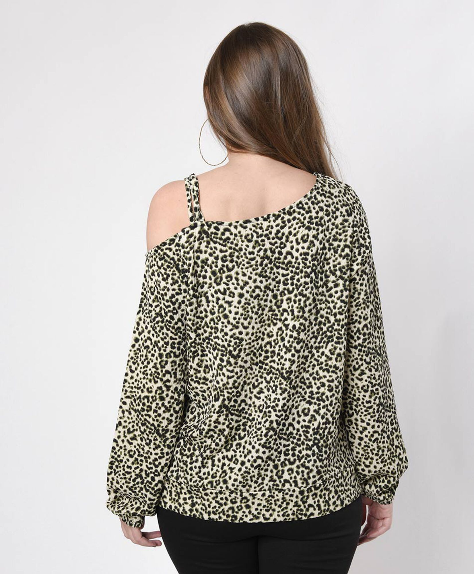 Polera mujer hombro descubierto animal print Polera mujer hombro descubierto animal print